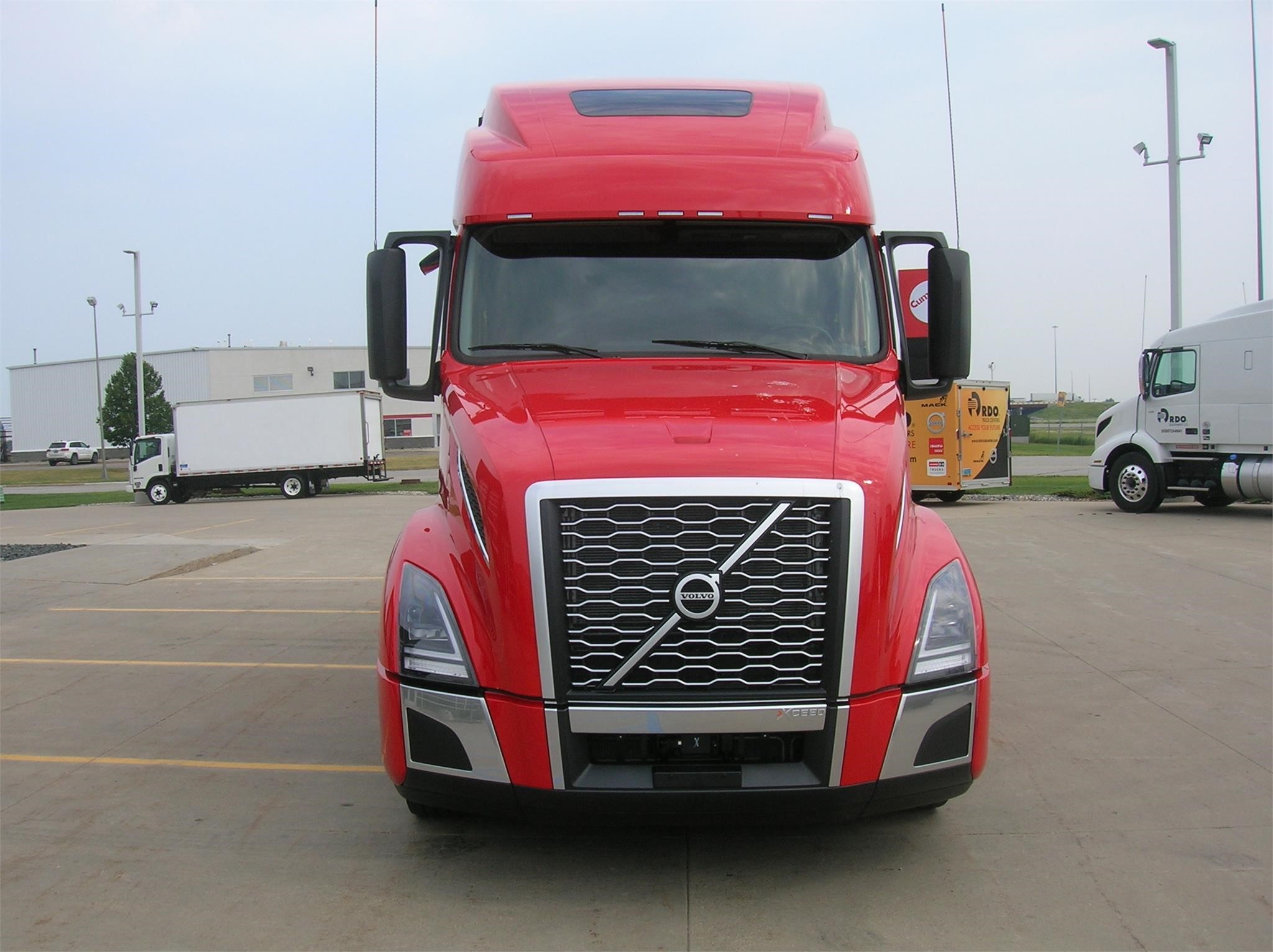 volvo truck front view