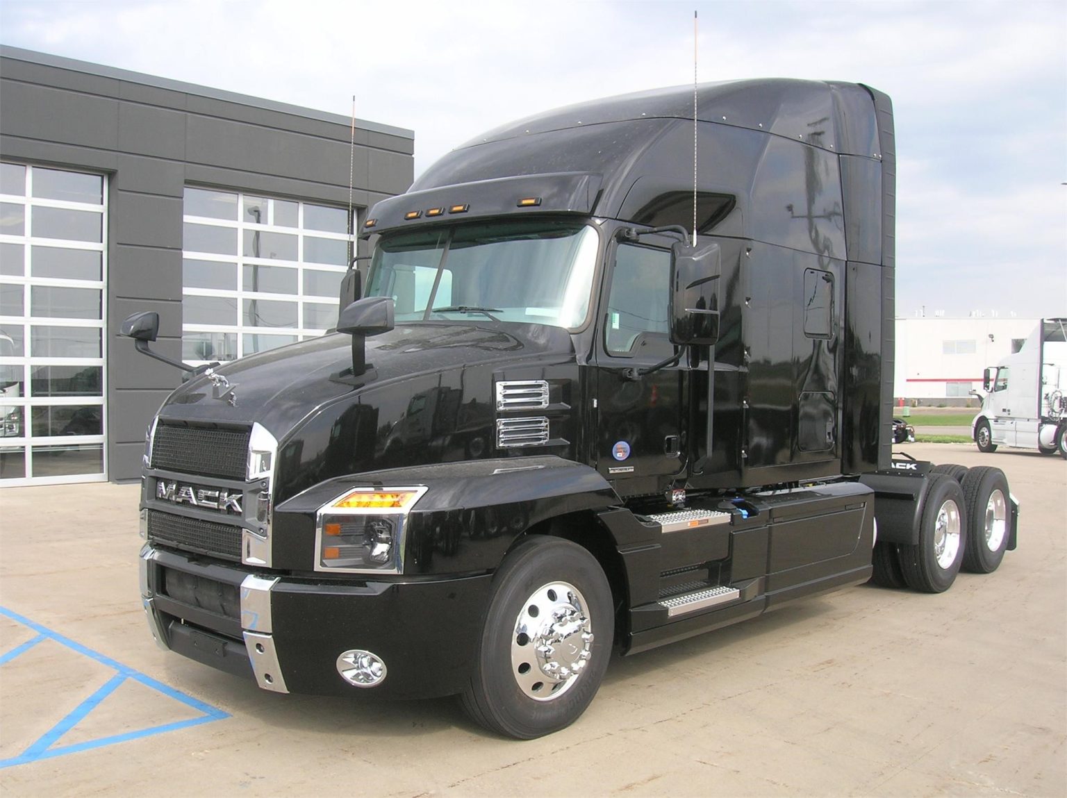 2024 MACK ANTHEM 64T RDO Truck Centers