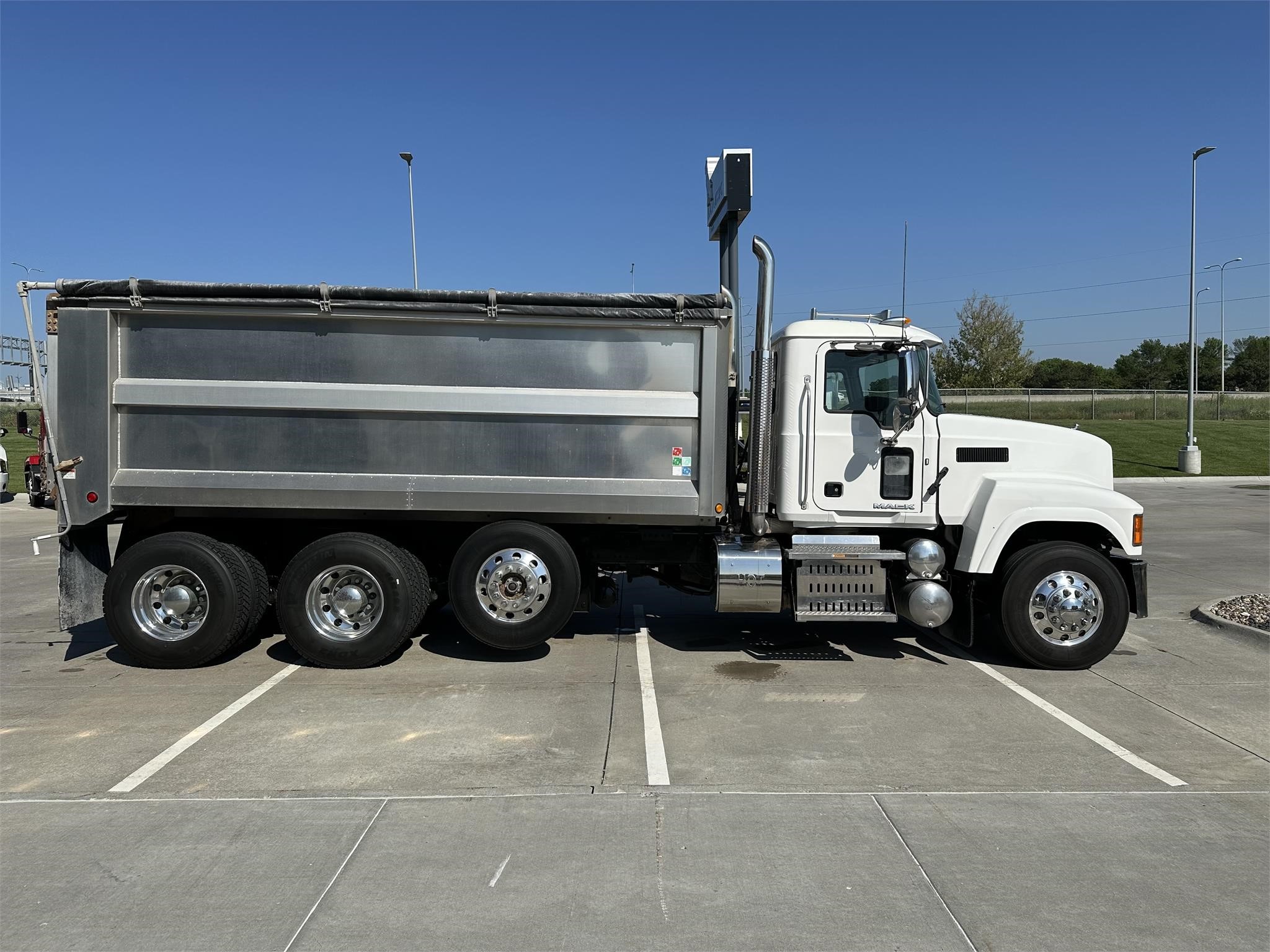 2016 MACK PINNACLE CHU613 - RDO Truck Centers