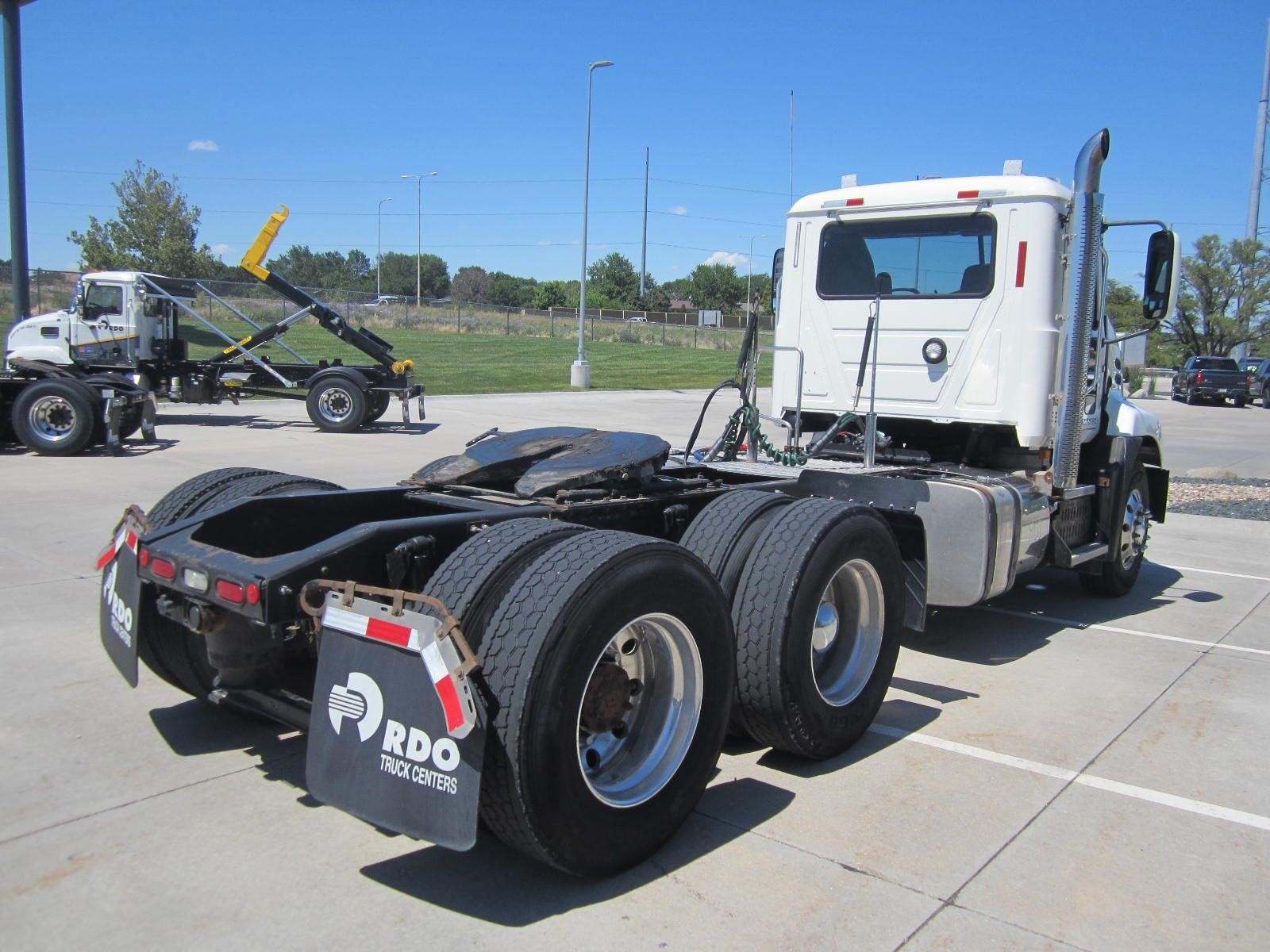 2016 MACK PINNACLE CXU613 - image 5 of 6