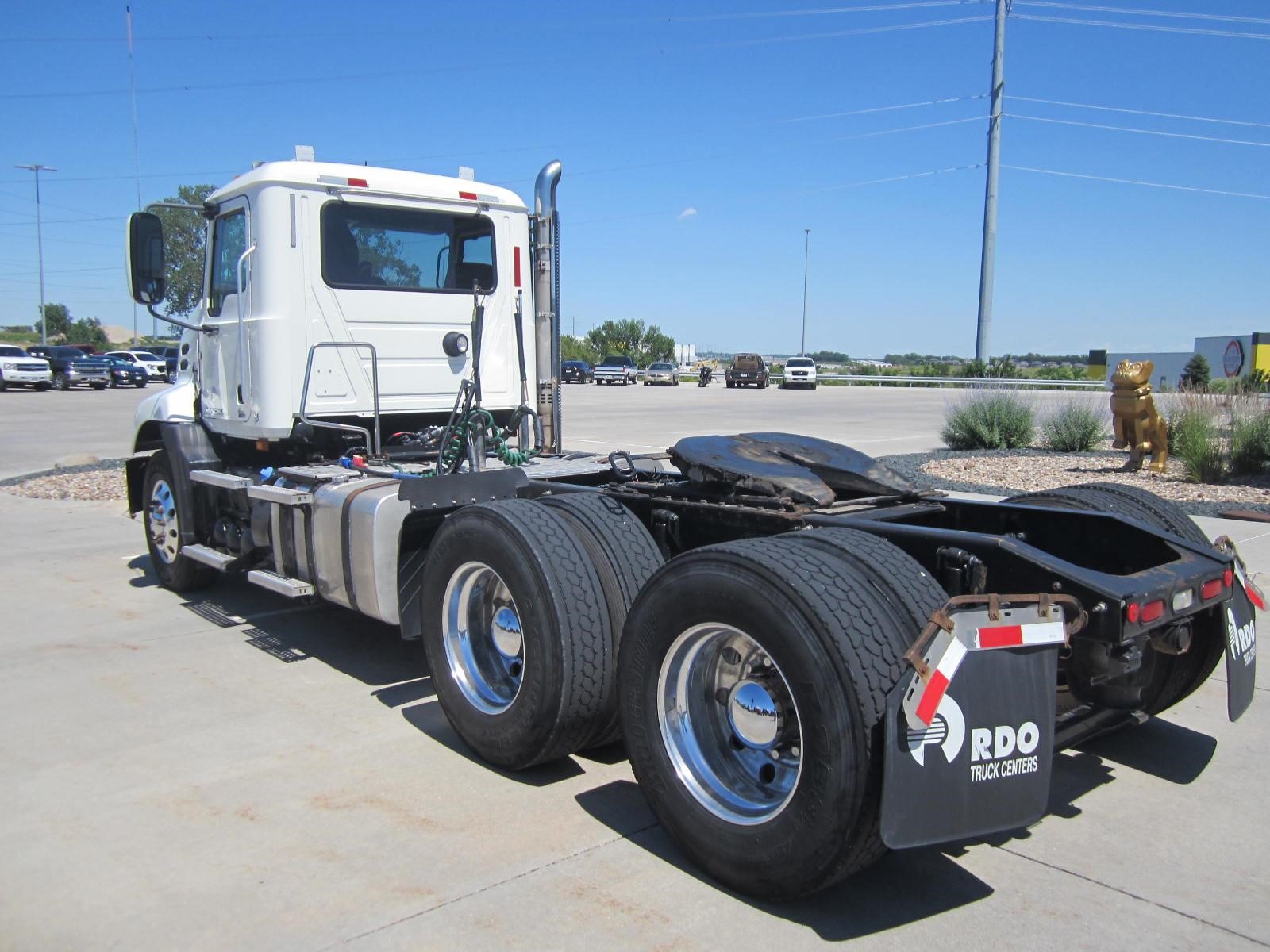 2016 MACK PINNACLE CXU613 - image 6 of 6