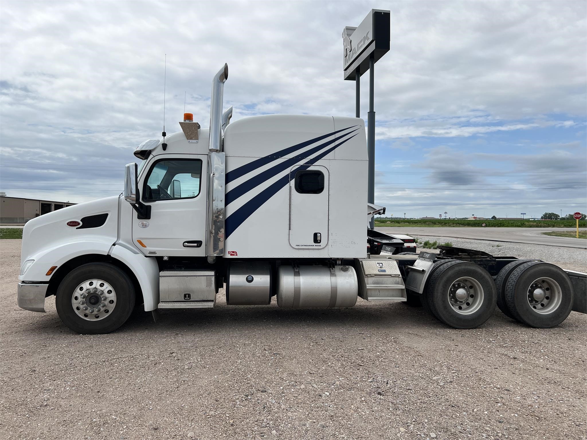 2020 PETERBILT 579 - image 1 of 6