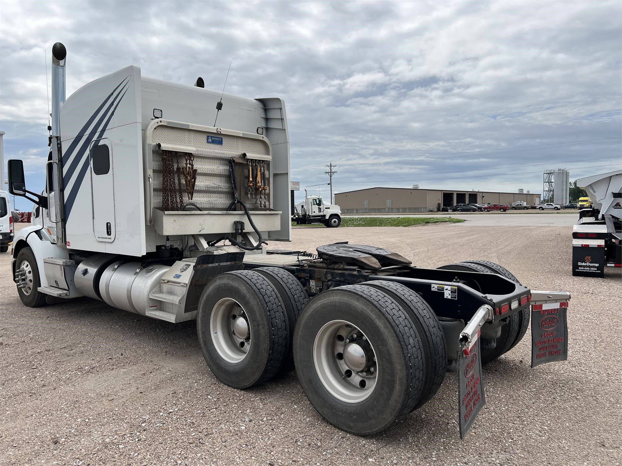 2020 PETERBILT 579 - image 2 of 6