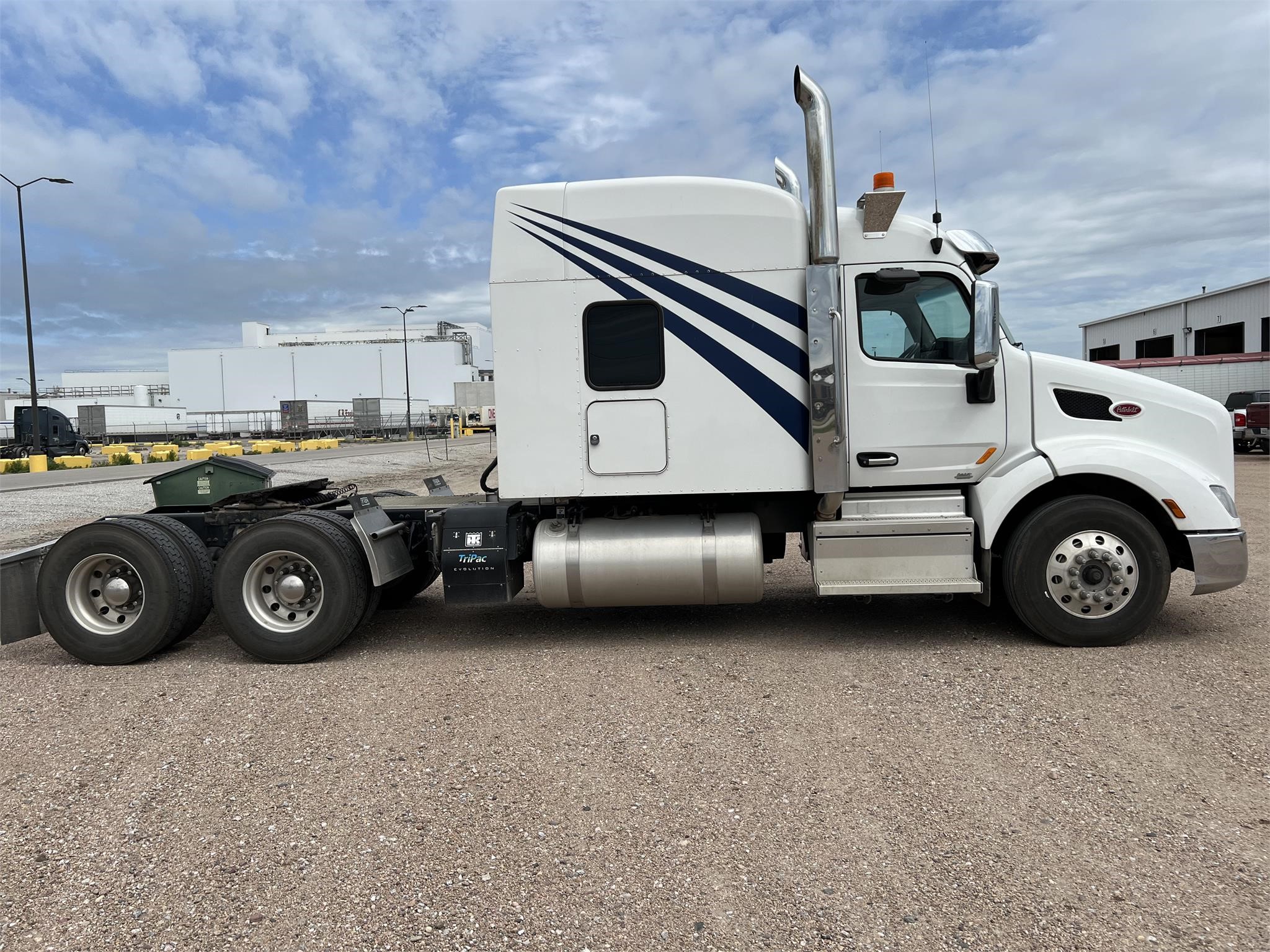 2020 PETERBILT 579 - image 5 of 6