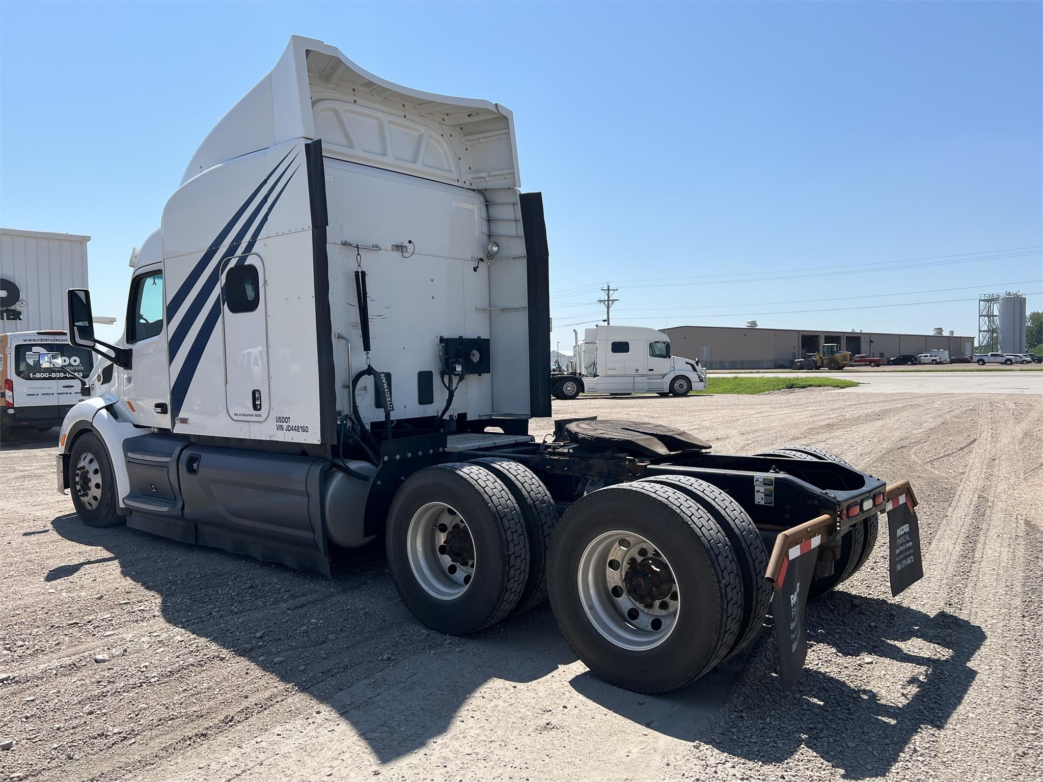 2018 PETERBILT 579 - image 3 of 6