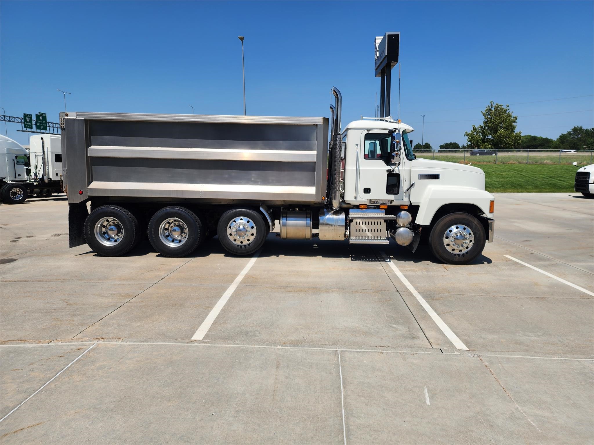 2017 MACK PINNACLE CHU613 9013400328 2017 MACK PINNACLE CHU613 9013400328