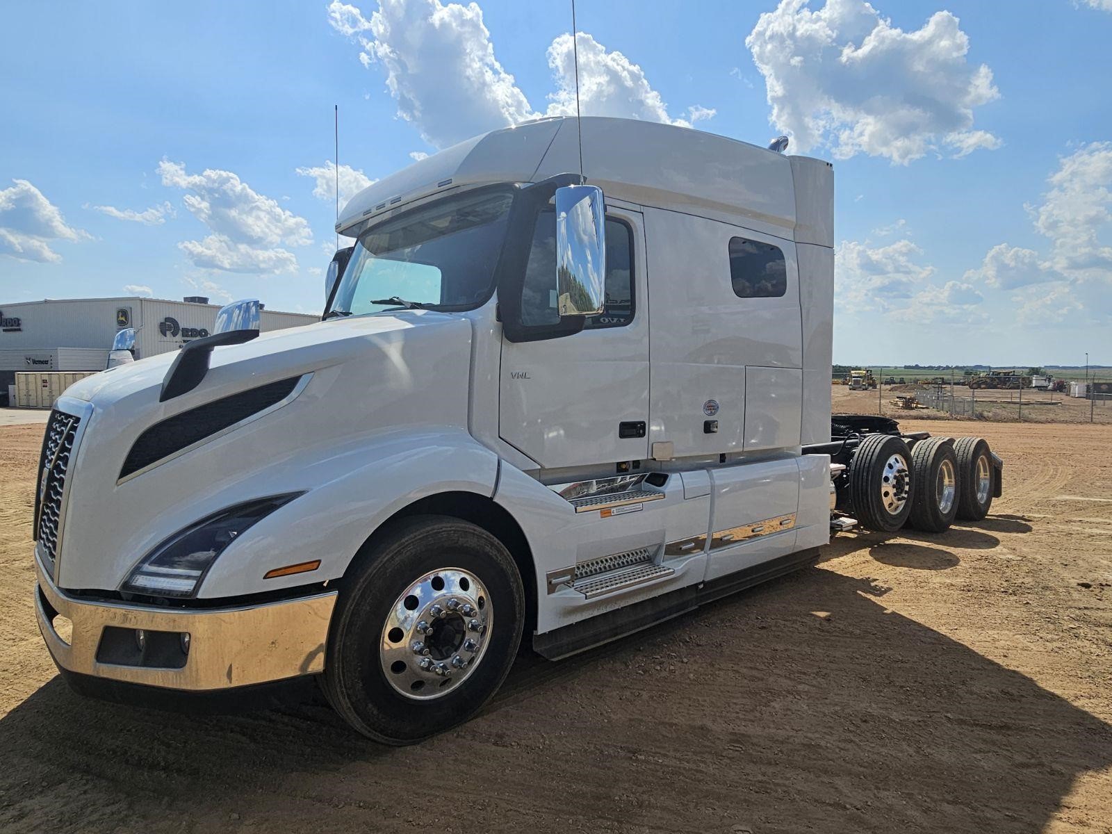 2024 VOLVO VNL84T740 - image 1 of 6