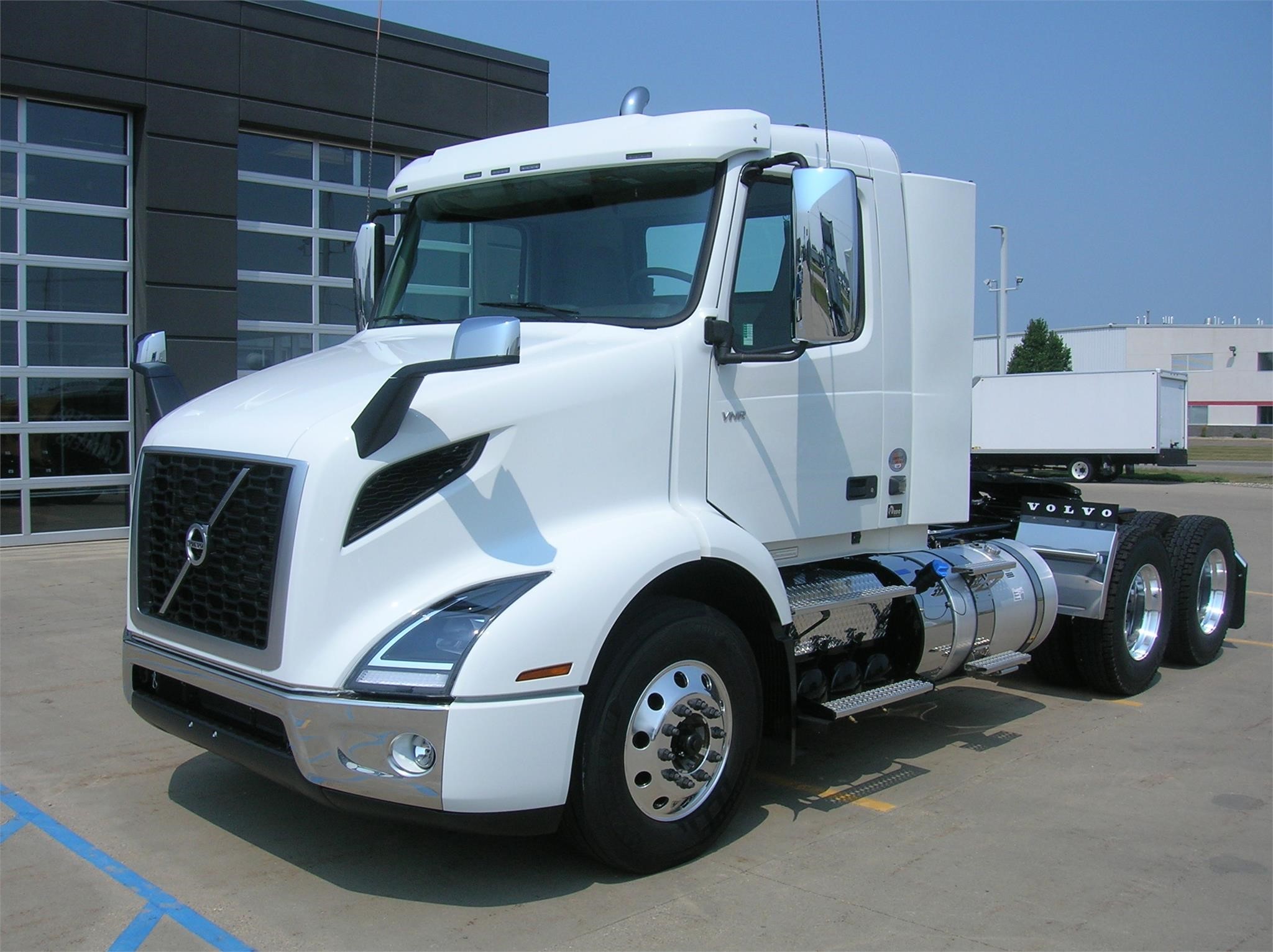 2025 VOLVO VNR64T300 - image 1 of 6