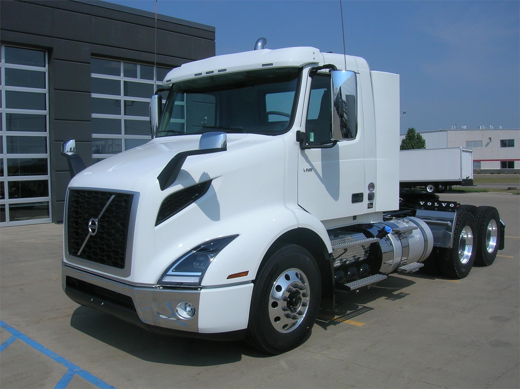 2025 VOLVO VNR64T300 - image 1 of 6