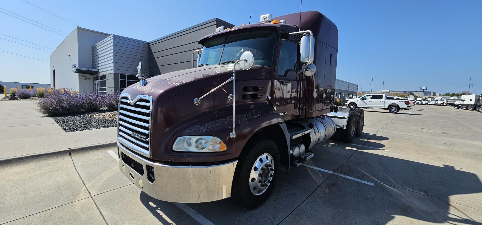 2014 MACK PINNACLE CXU613 - image 1 of 6