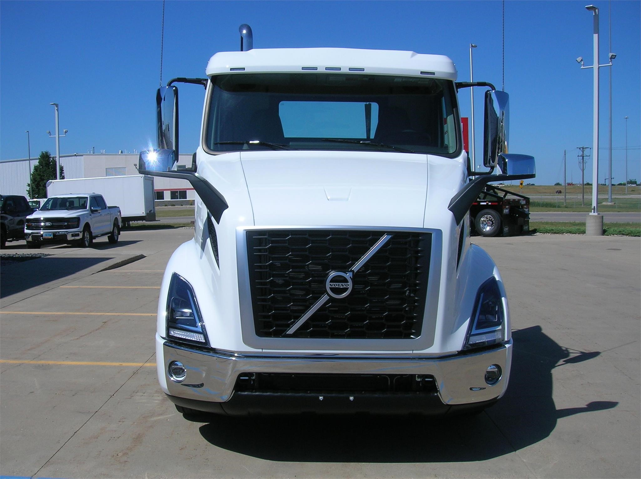 2025 VOLVO VNR64T300 - image 2 of 6