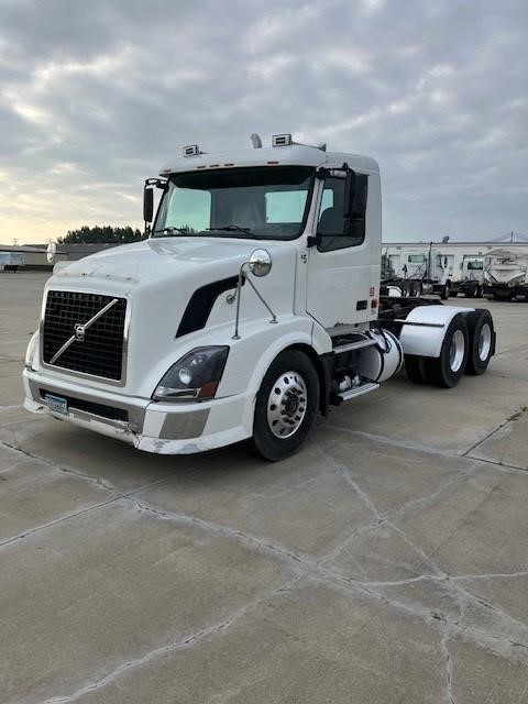 2007 VOLVO VNL64T300 - image 1 of 6