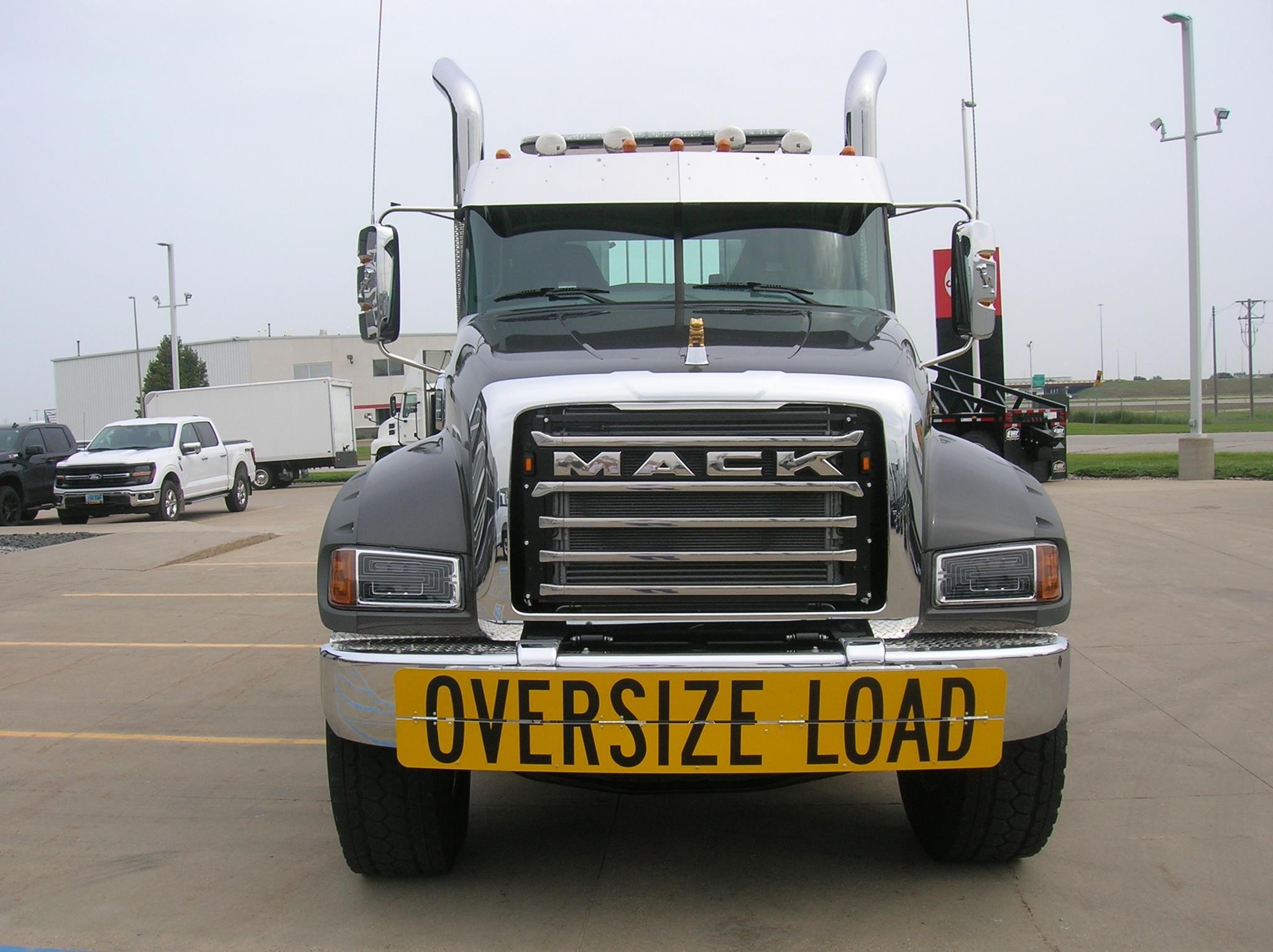 2025 MACK GRANITE 84FT - image 2 of 6