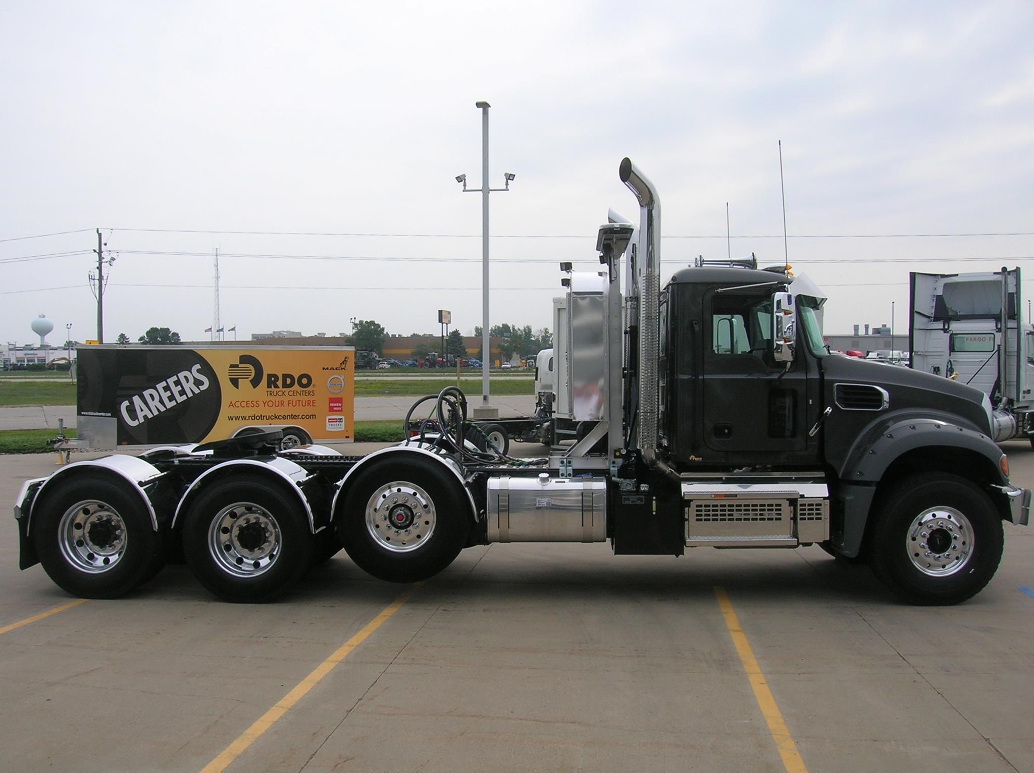 2025 MACK GRANITE 84FT - image 4 of 6