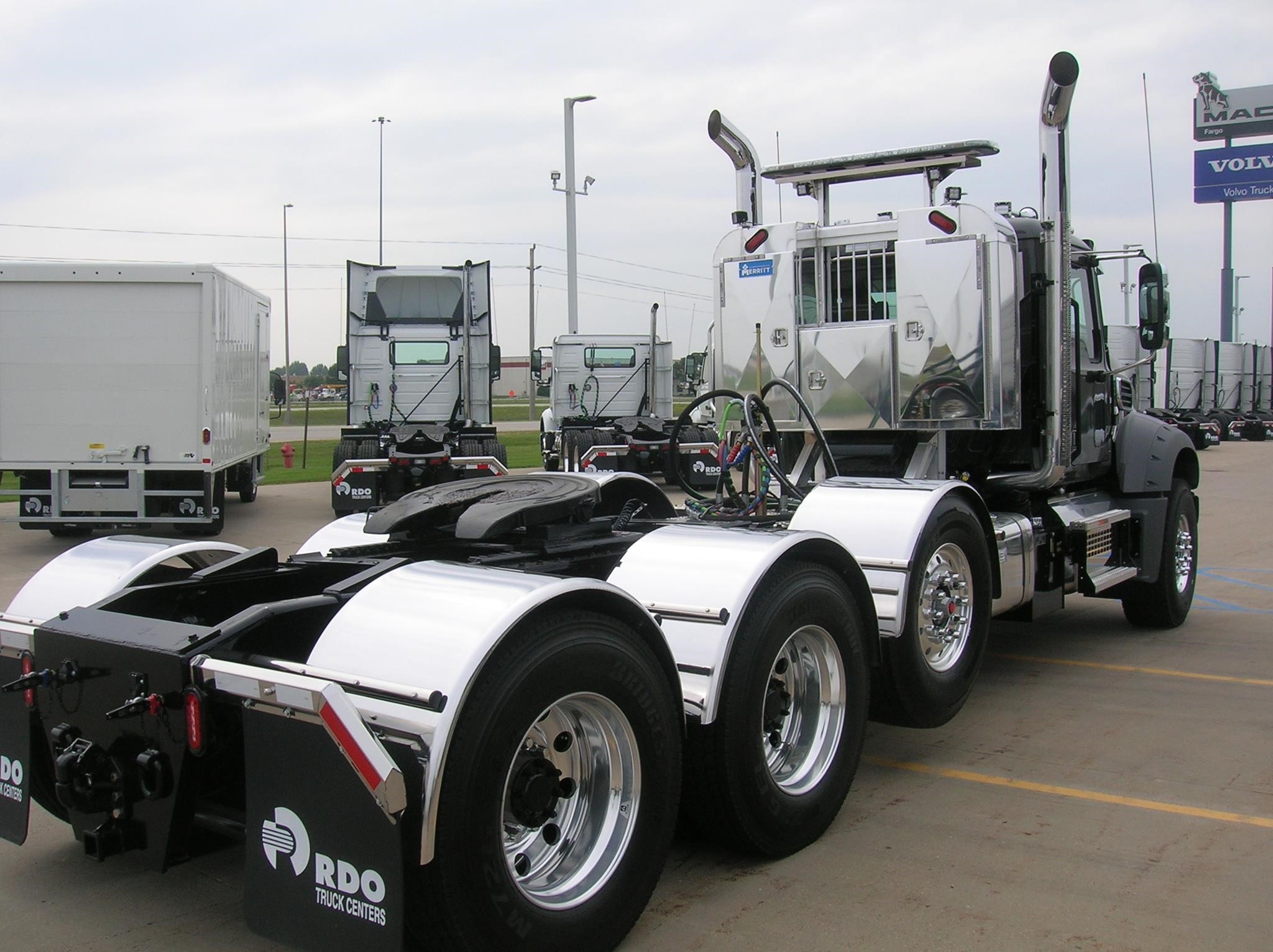 2025 MACK GRANITE 84FT - image 5 of 6