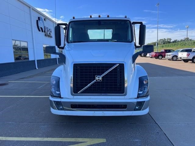 2018 VOLVO VNL64T300 - image 2 of 6