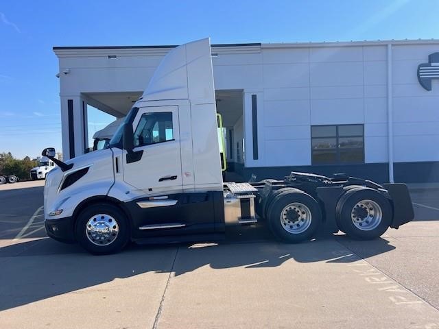 2025 VOLVO VNL64T300 - image 6 of 6