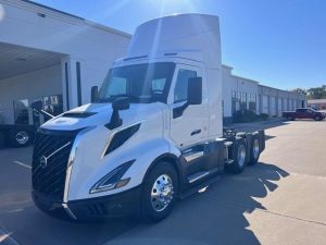 2025 VOLVO VNL64T300 9027108847