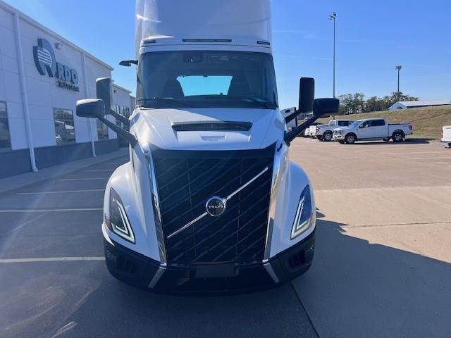 2025 VOLVO VNL64T300 - image 2 of 6