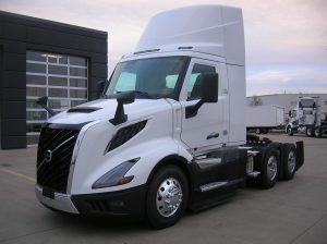 2025 VOLVO VNL64T300 9028344916