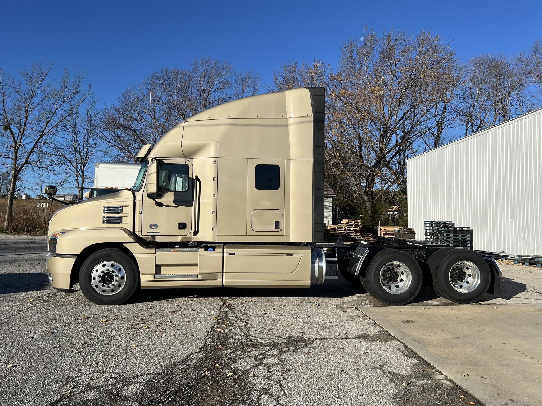 2024 MACK ANTHEM 64T - image 2 of 6