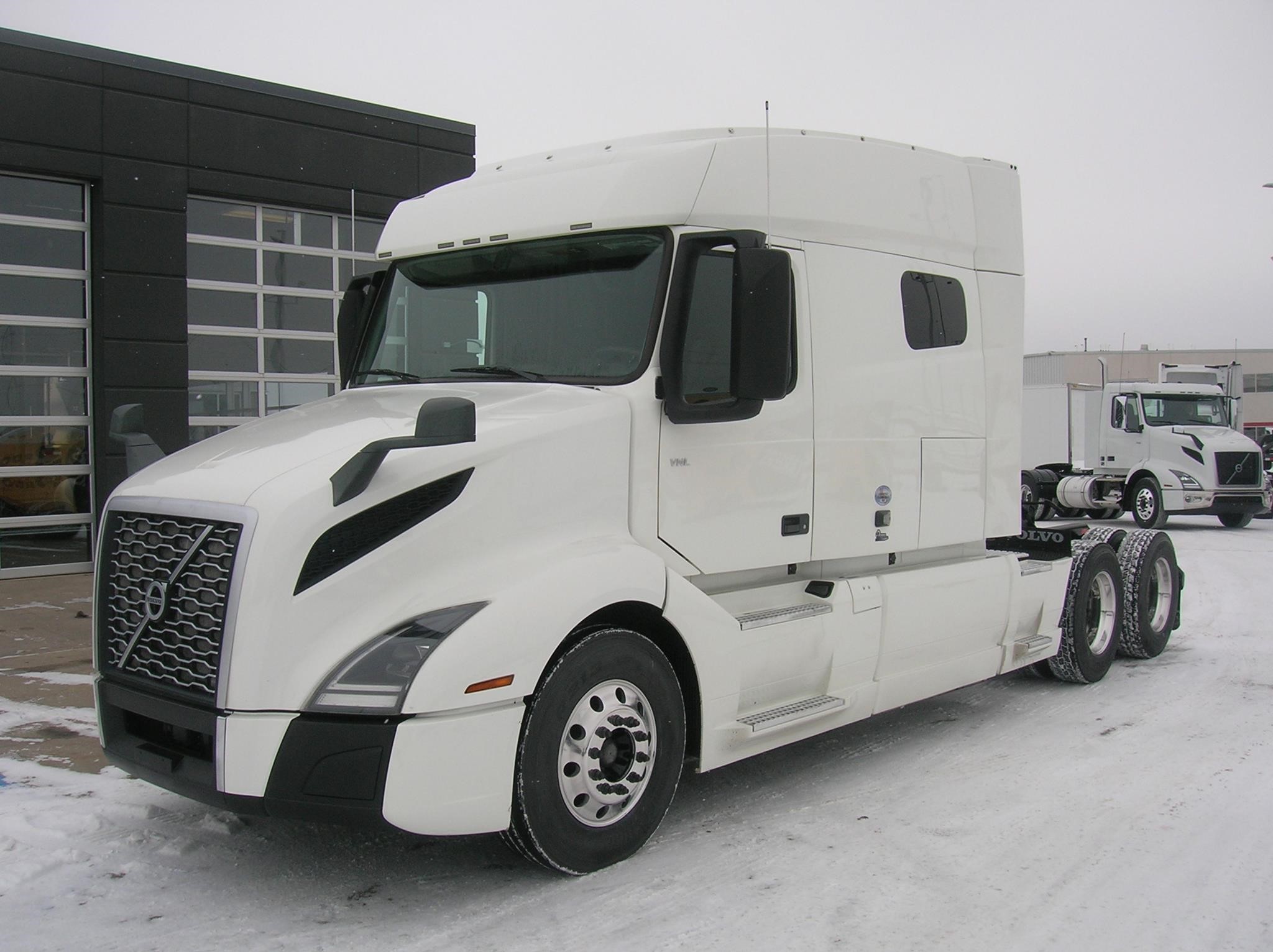 2019 VOLVO VNL64T740 - image 1 of 6