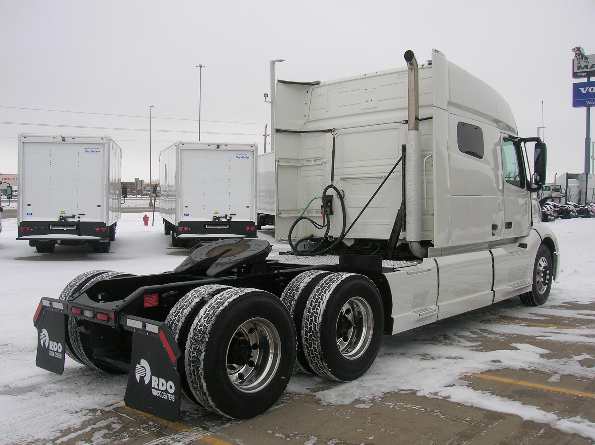 2019 VOLVO VNL64T740 - image 5 of 6