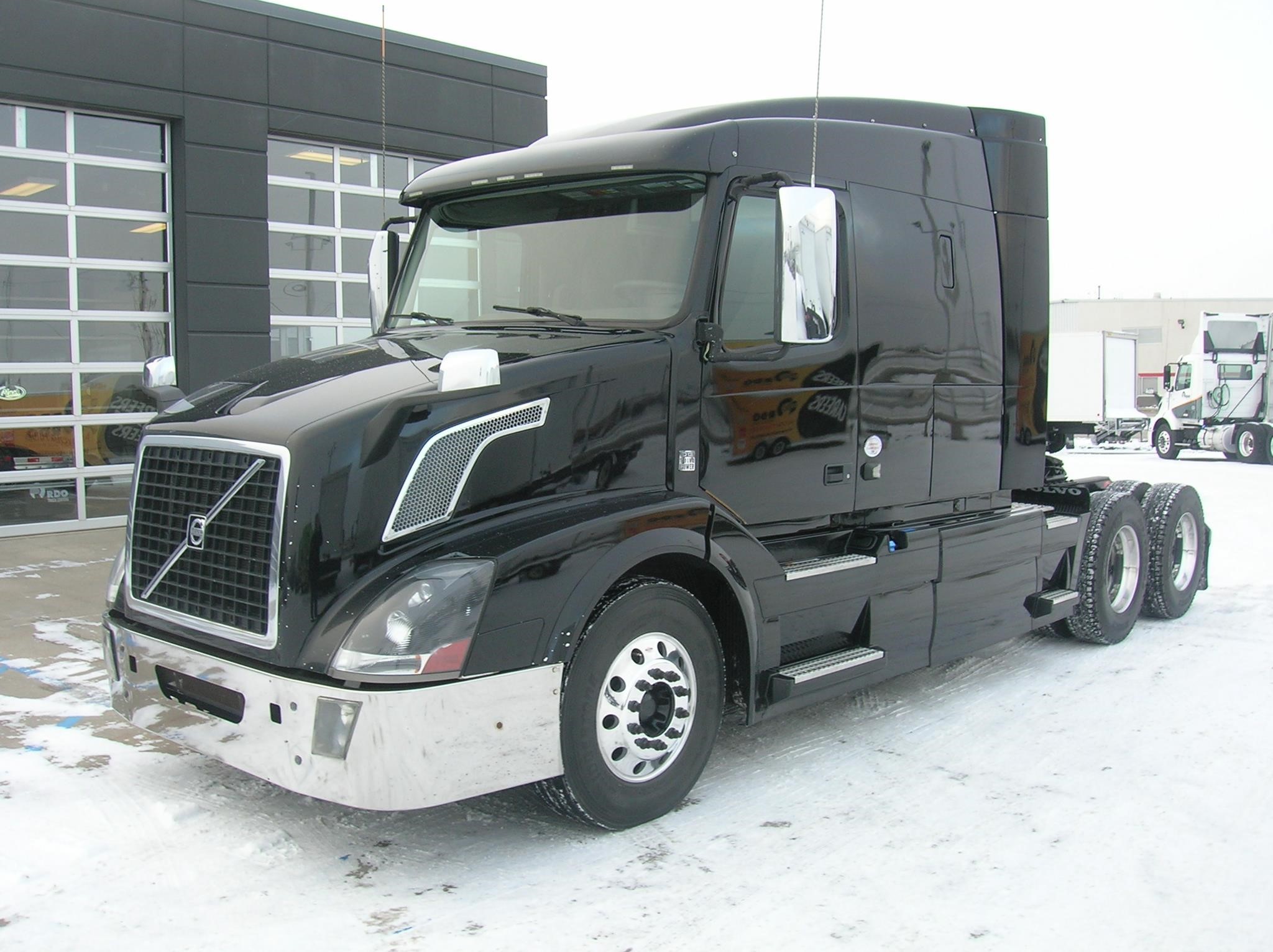 2017 VOLVO VNL64T630 - image 1 of 6