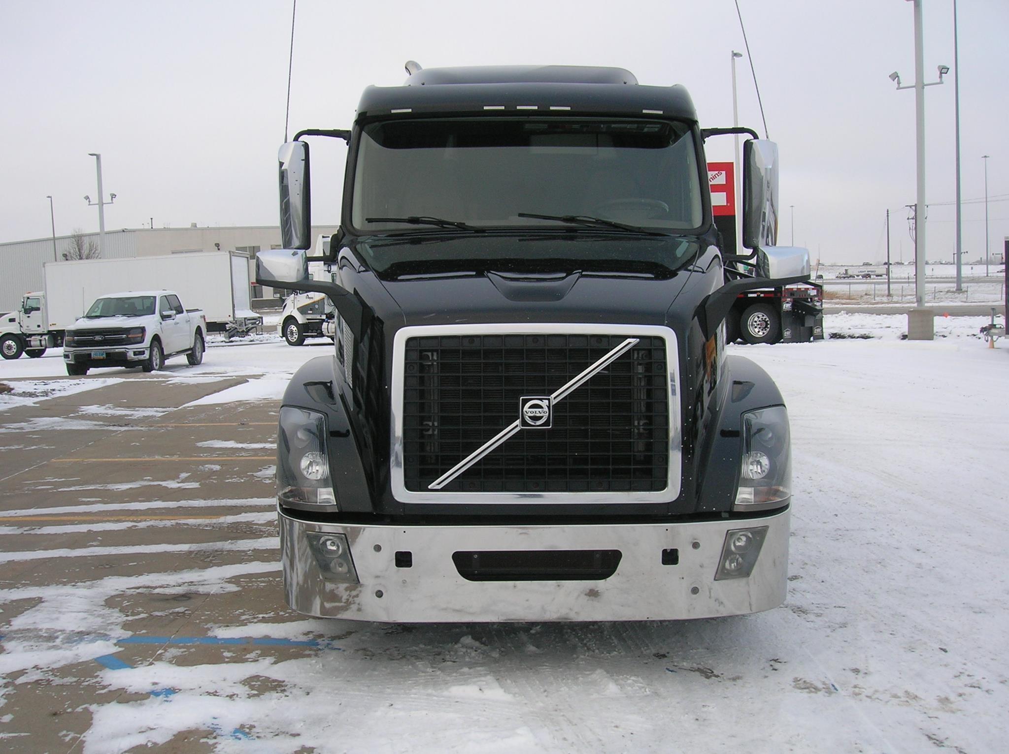 2017 VOLVO VNL64T630 - image 2 of 6