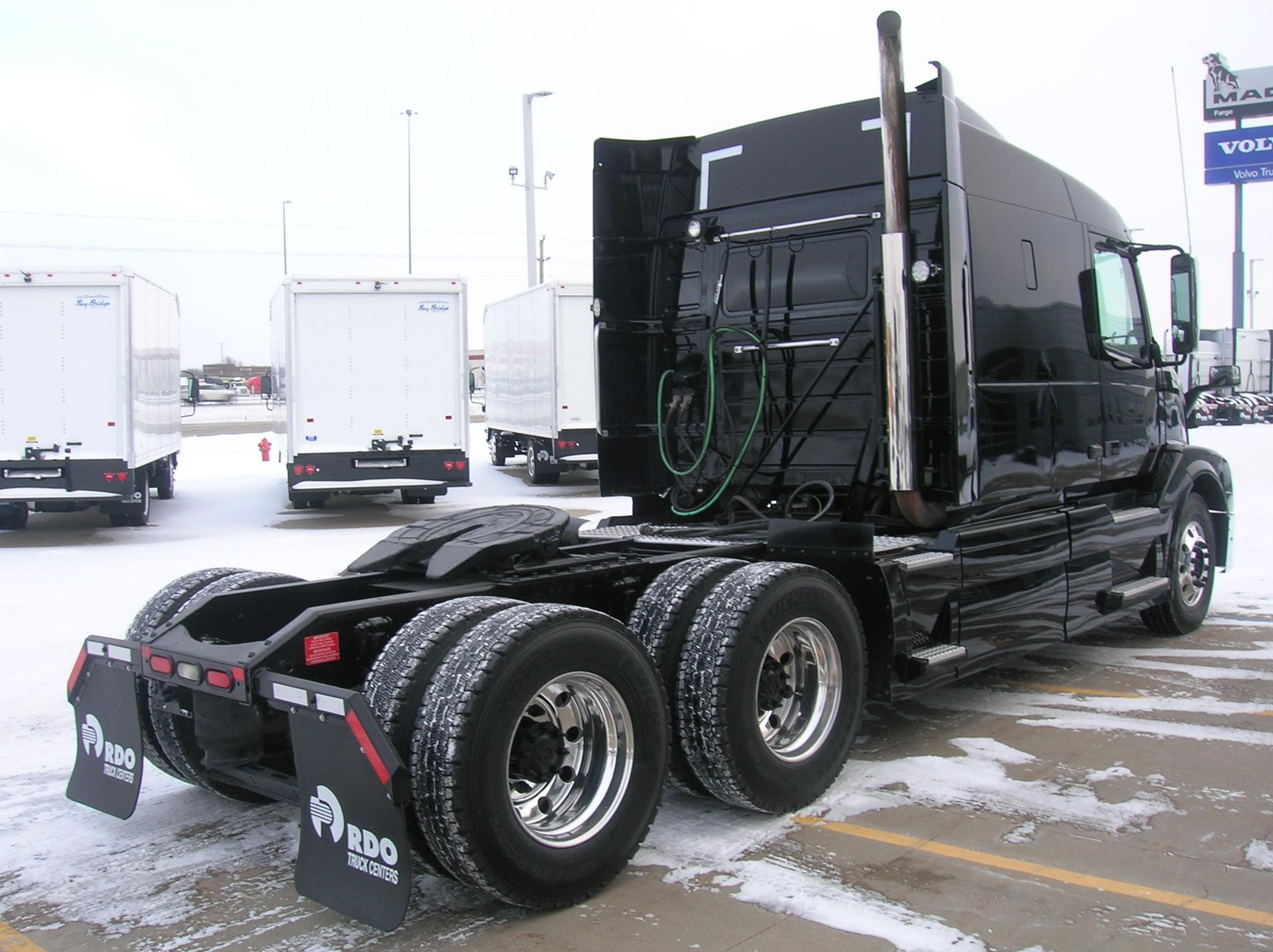 2017 VOLVO VNL64T630 - image 5 of 6