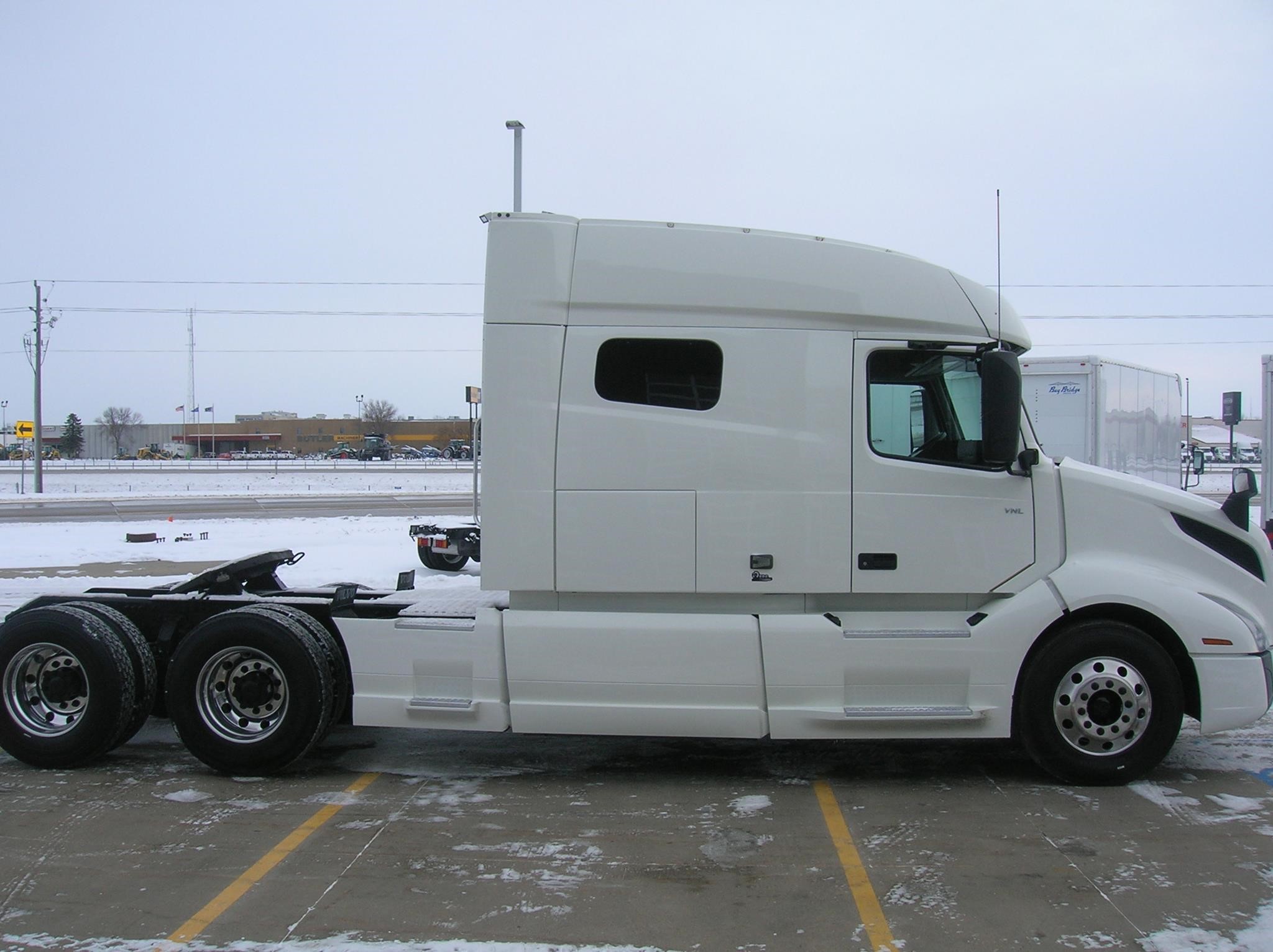 2019 VOLVO VNL64T740 - image 4 of 6