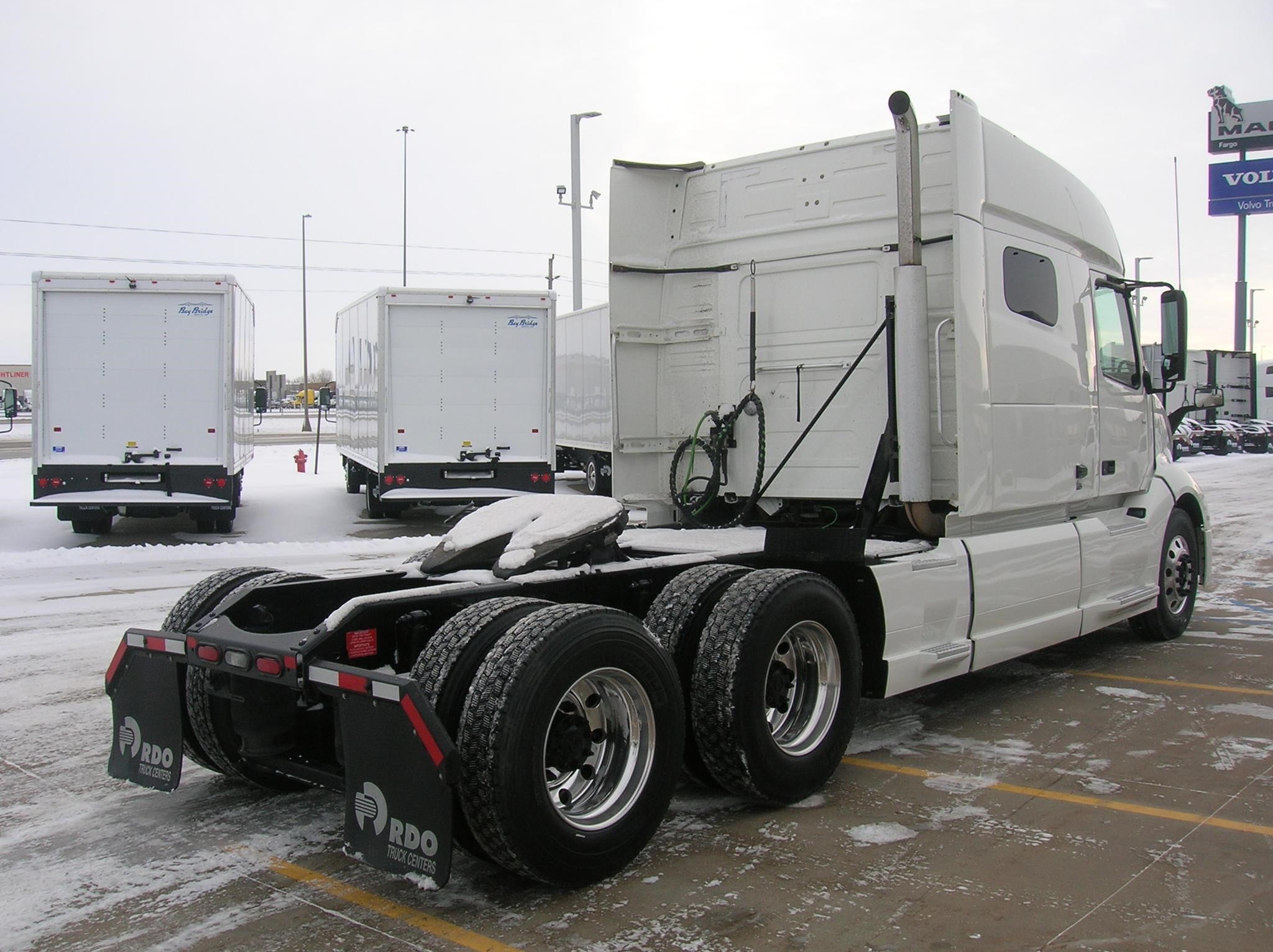 2019 VOLVO VNL64T740 - image 5 of 6