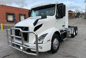 2018 VOLVO VNR64T300 9033207303