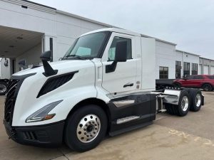 2025 VOLVO VNL64T300 9035938791