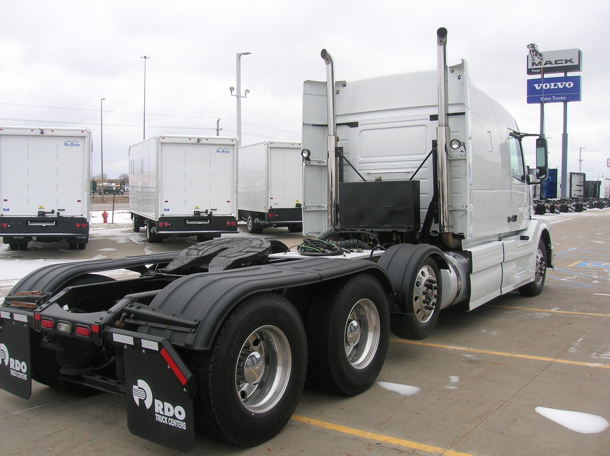 2017 VOLVO VNL84T630 - image 5 of 6