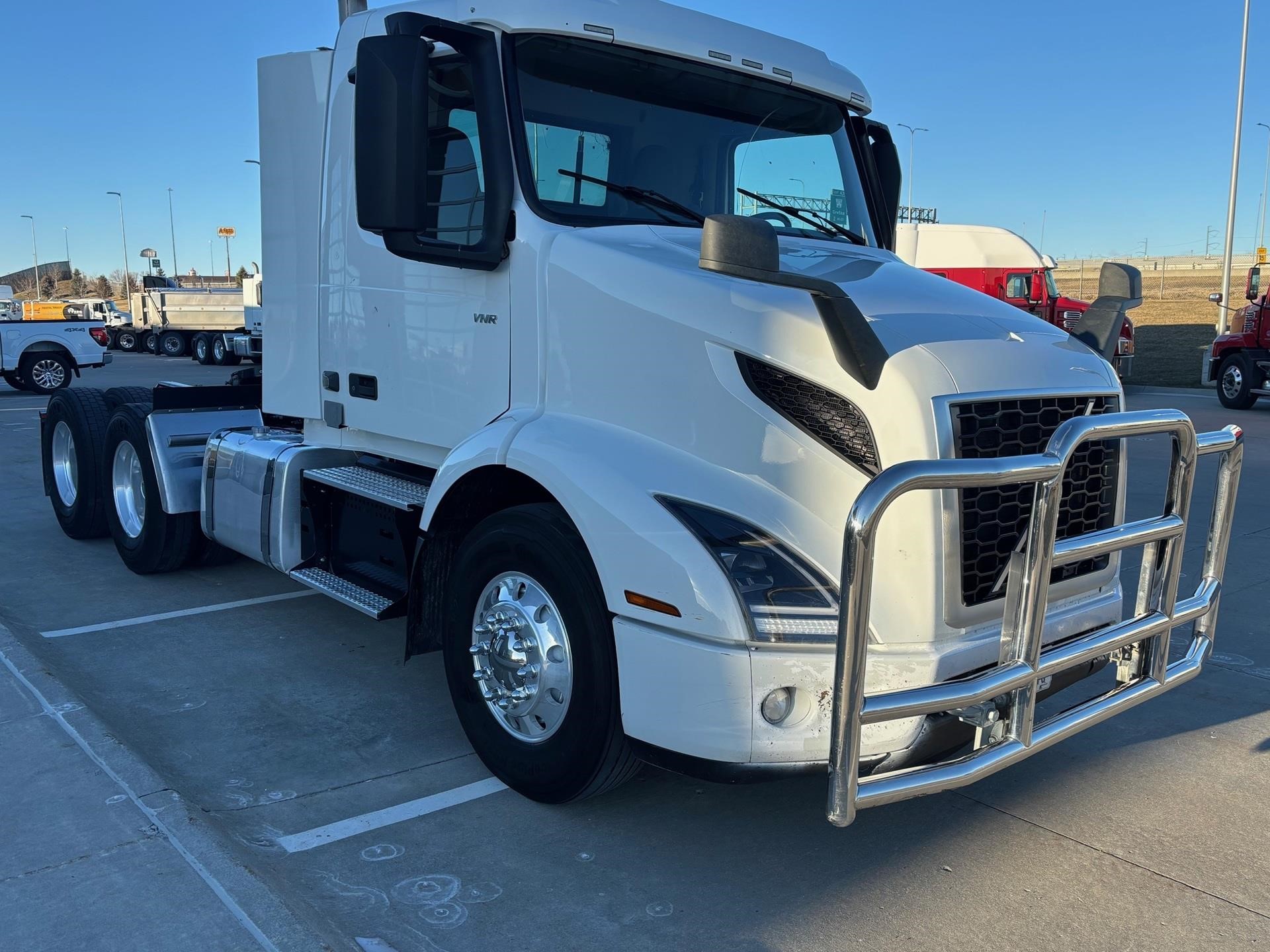 2018 VOLVO VNR64T300 - image 6 of 6