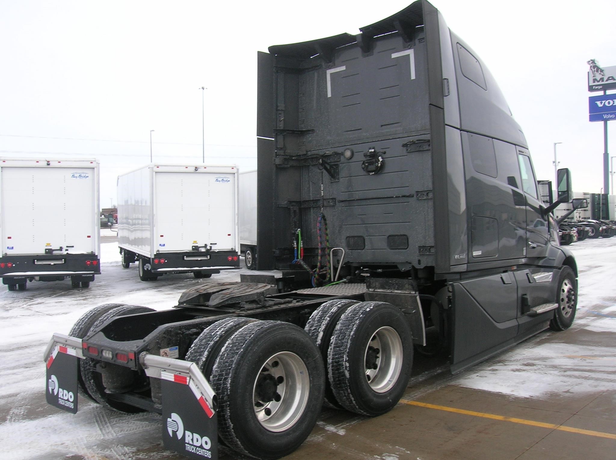 2025 VOLVO VNL64T860 - image 5 of 6