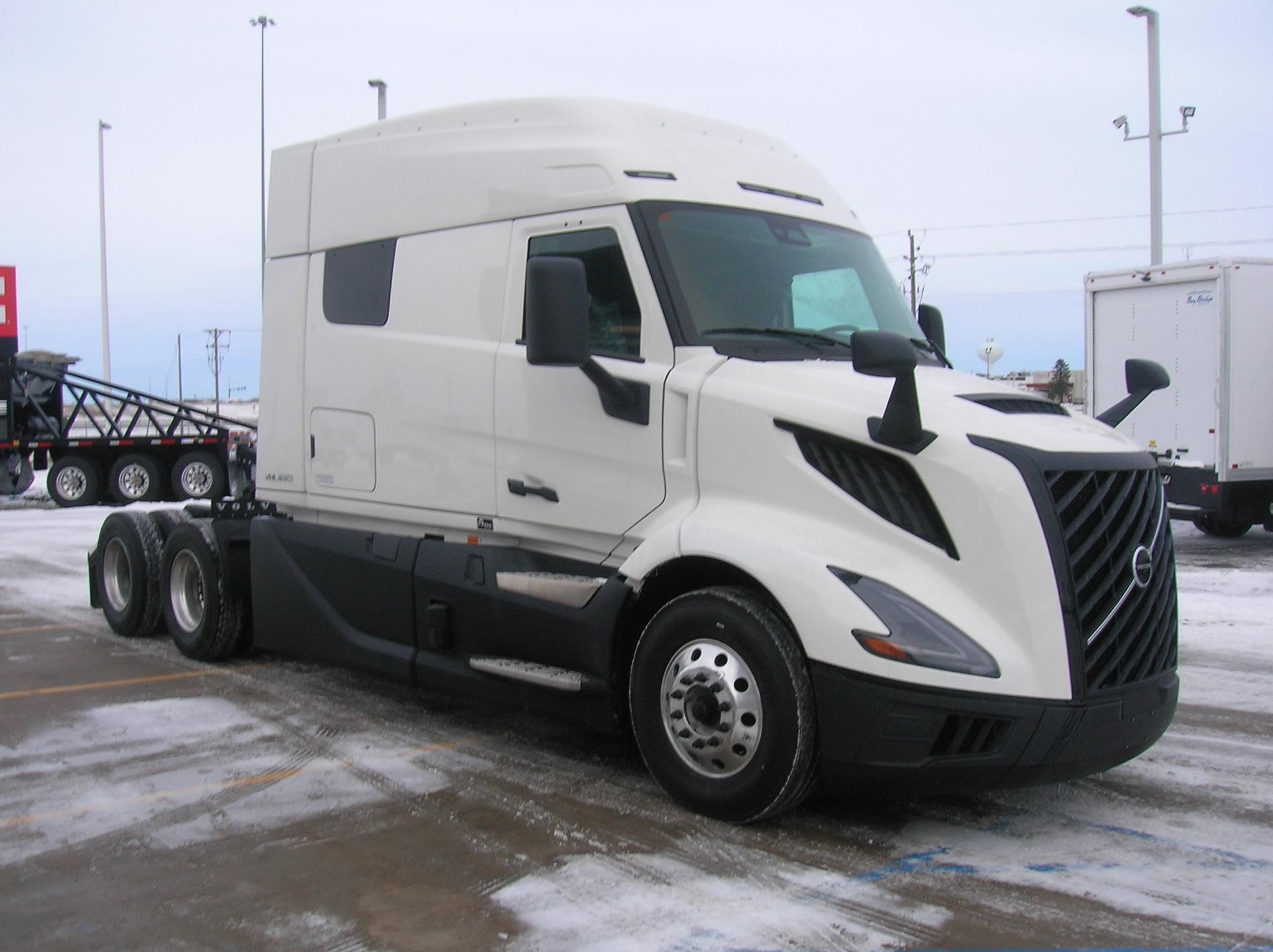 2025 VOLVO VNL64T840 - image 3 of 6