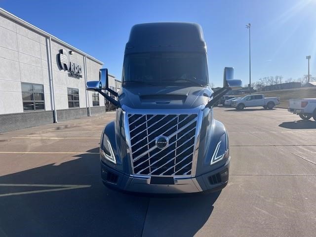 2025 VOLVO VNL64T860 - image 2 of 6