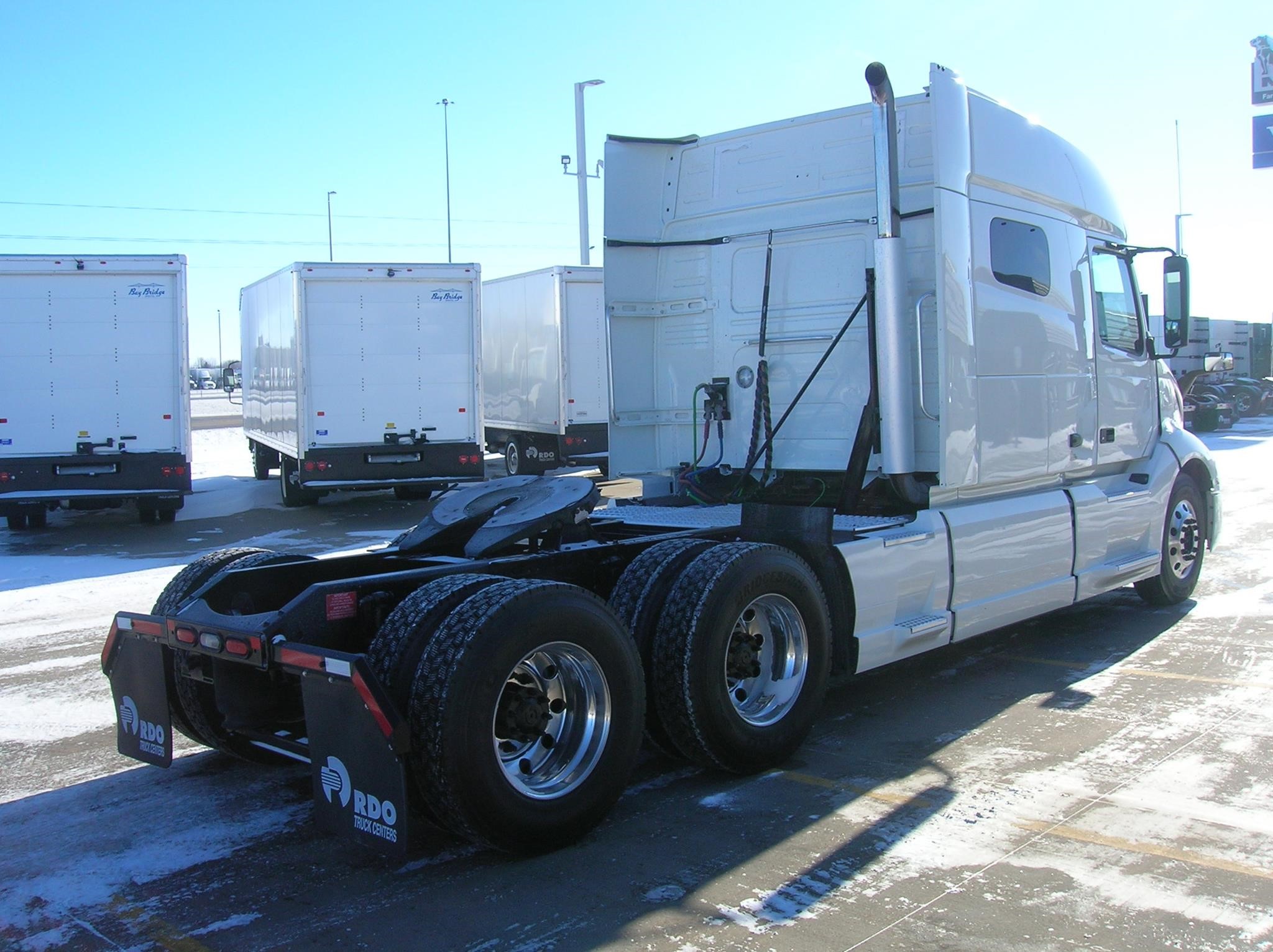 2020 VOLVO VNL64T740 - image 5 of 6