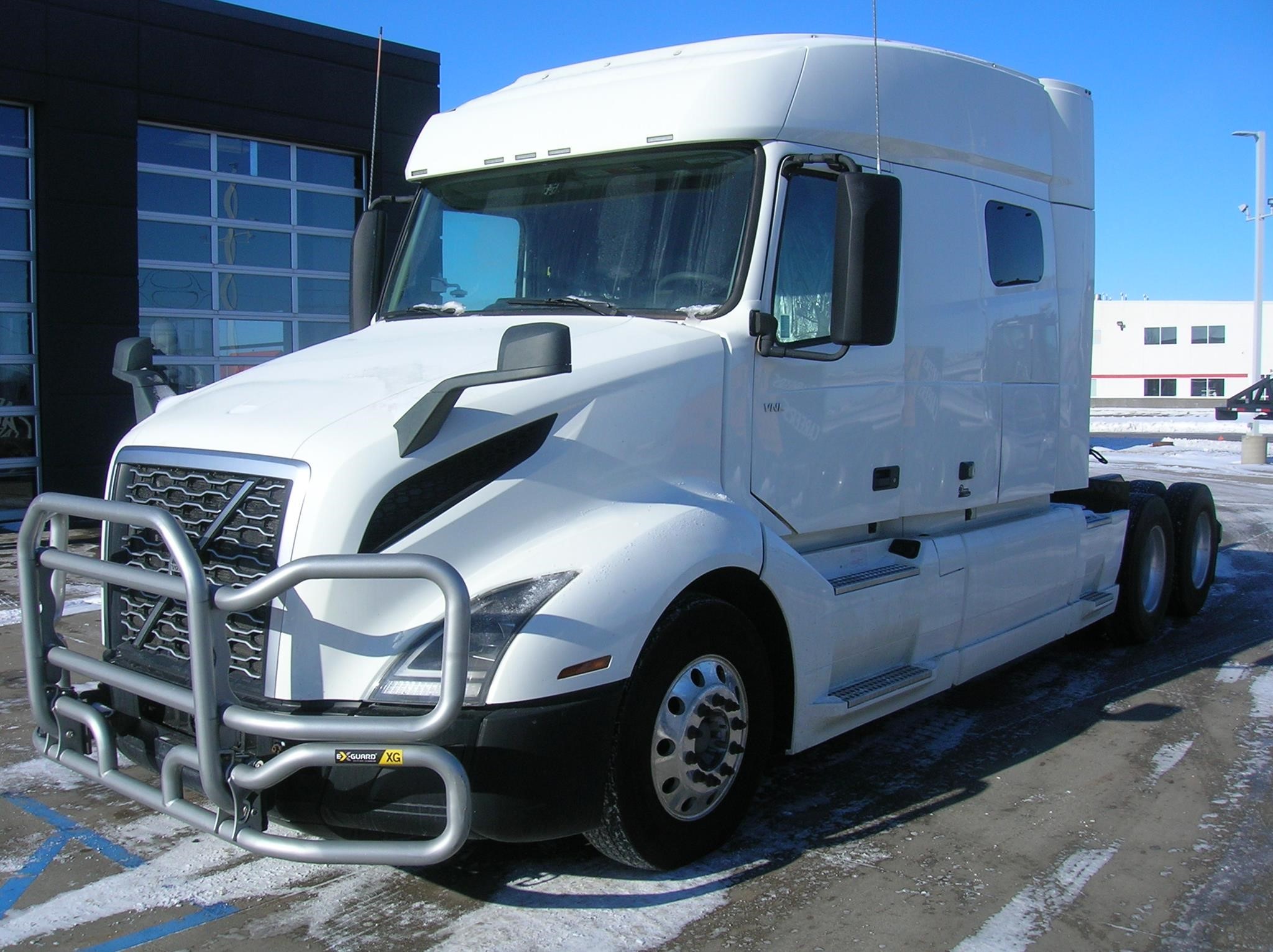 2020 VOLVO VNL64T740 - image 1 of 6