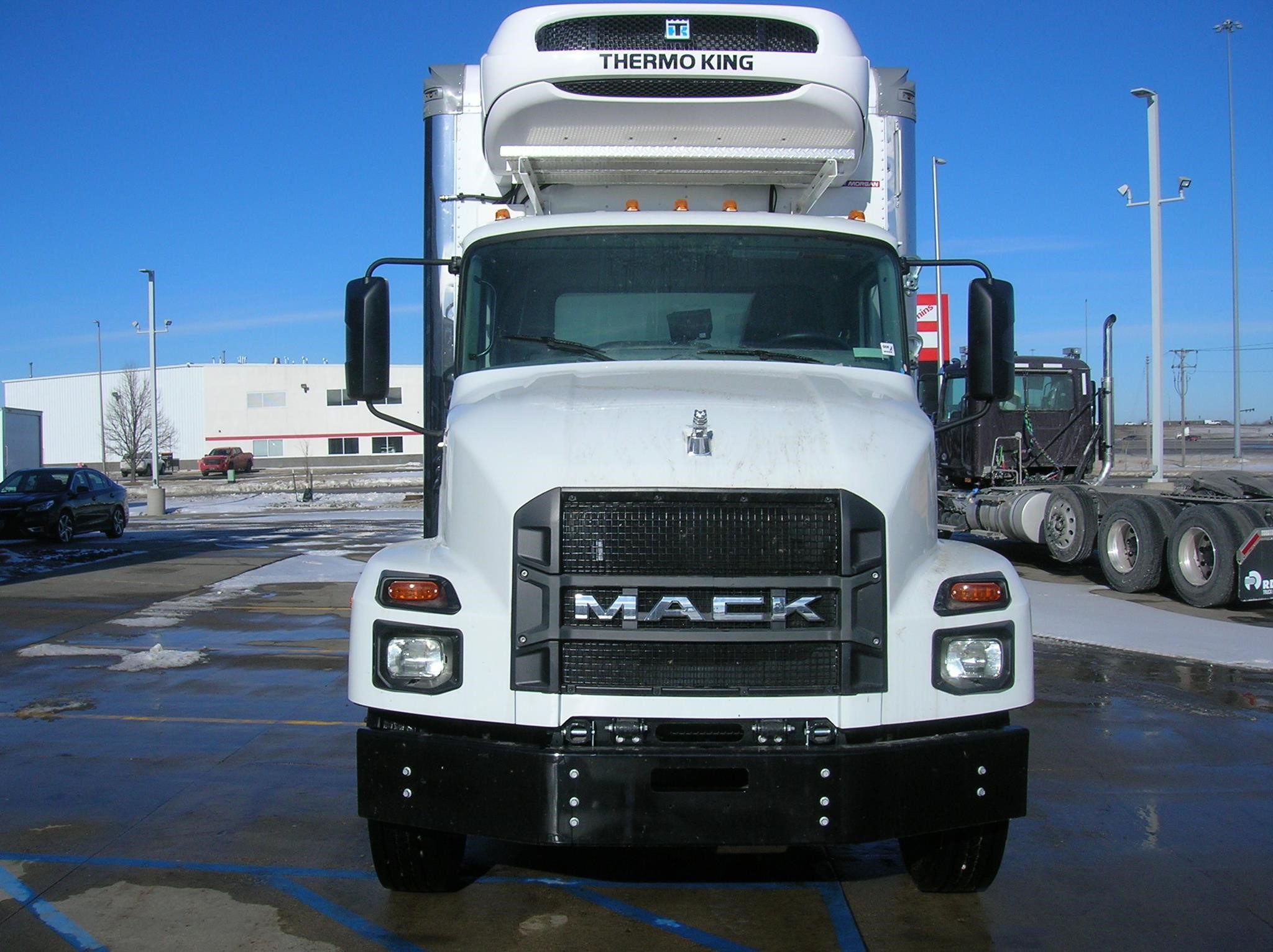 2025 MACK MD6 - image 2 of 6