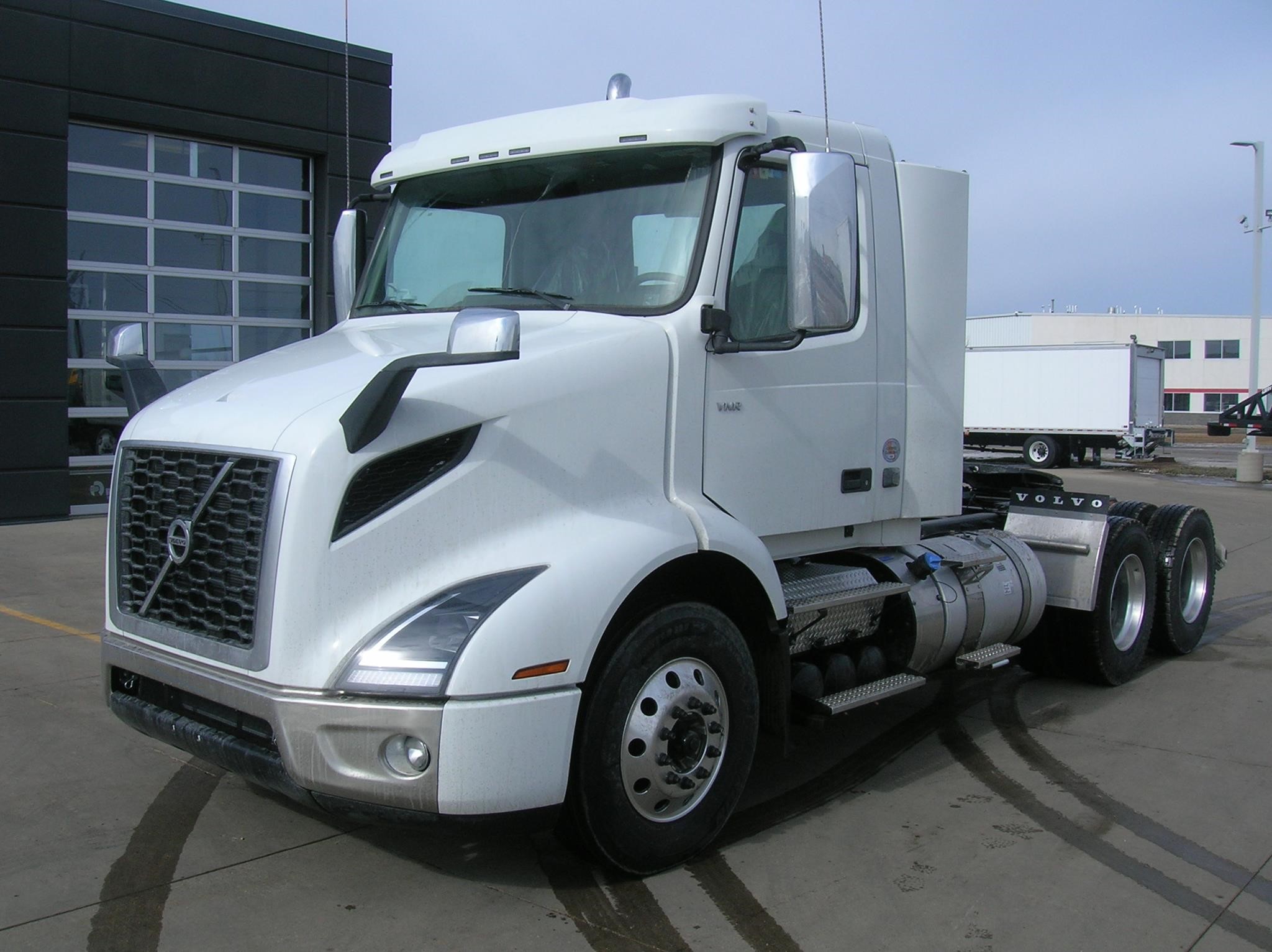 2026 VOLVO VNR64T300 - image 1 of 6