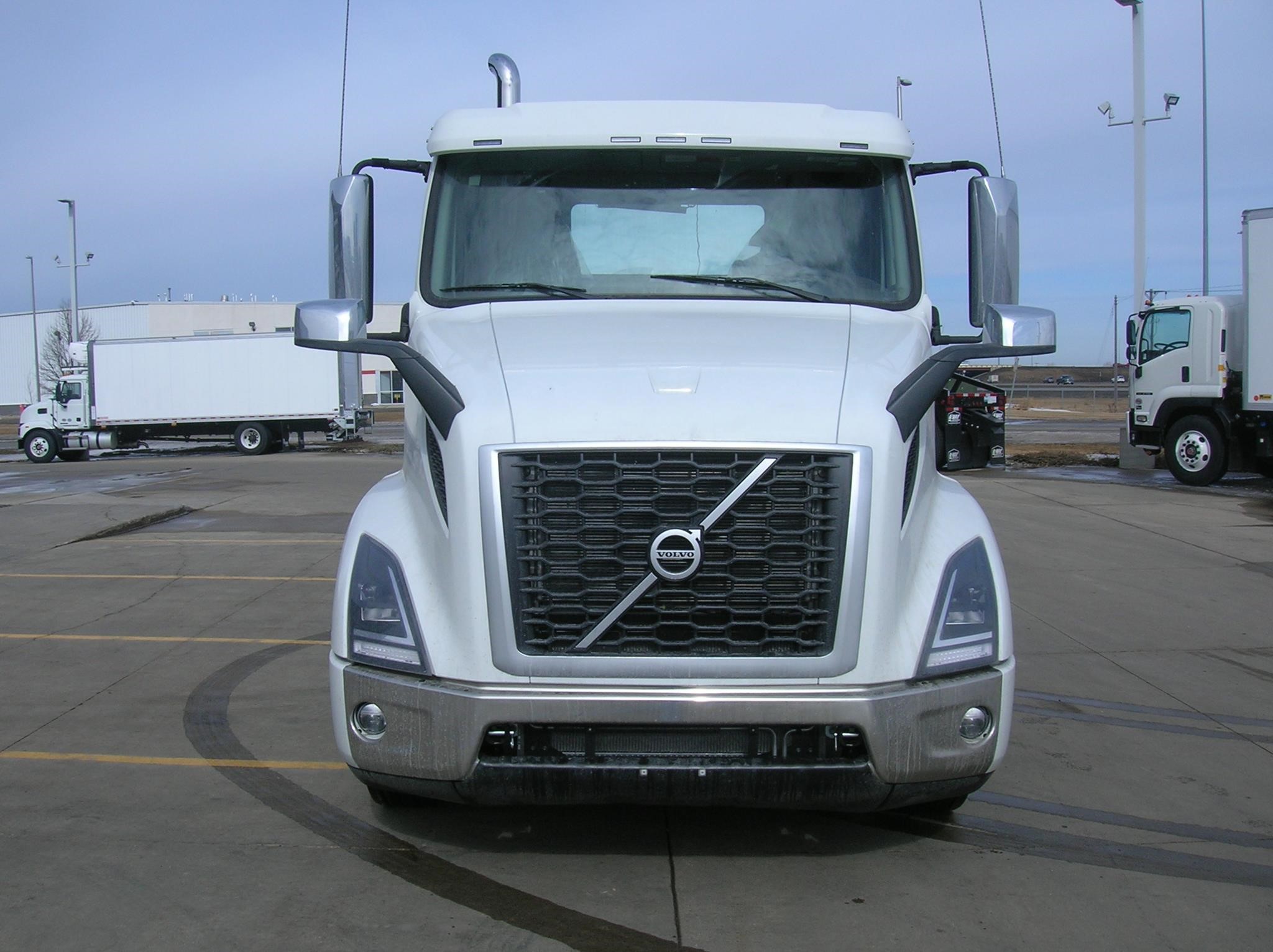 2026 VOLVO VNR64T300 - image 2 of 6