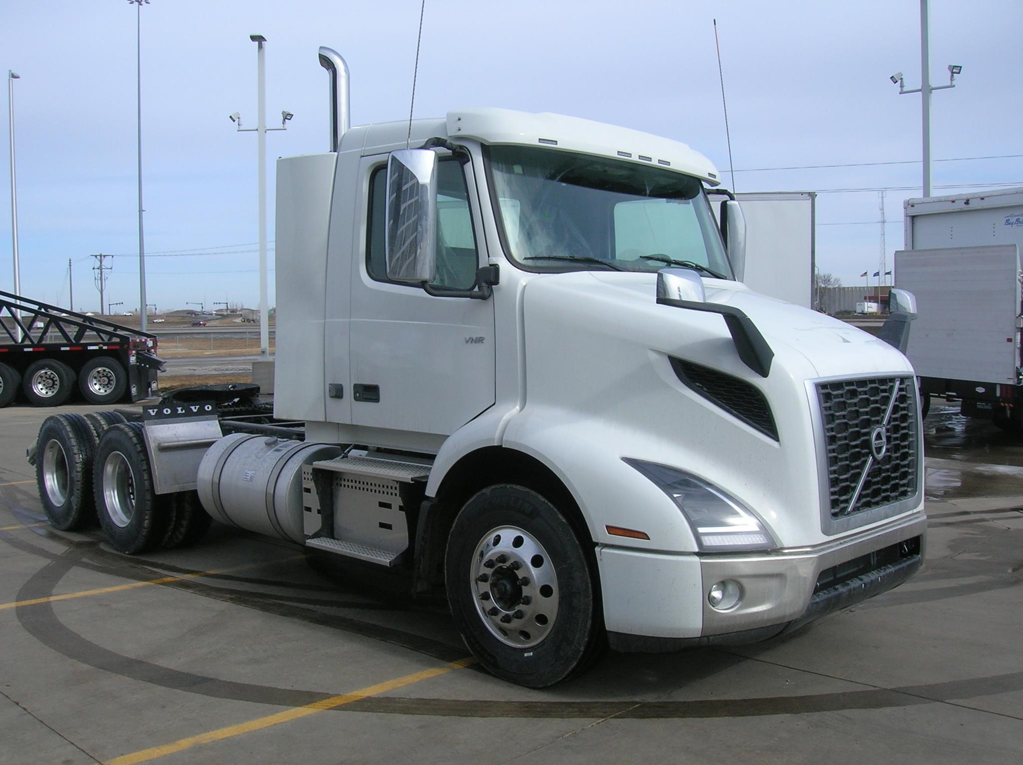 2026 VOLVO VNR64T300 - image 3 of 6