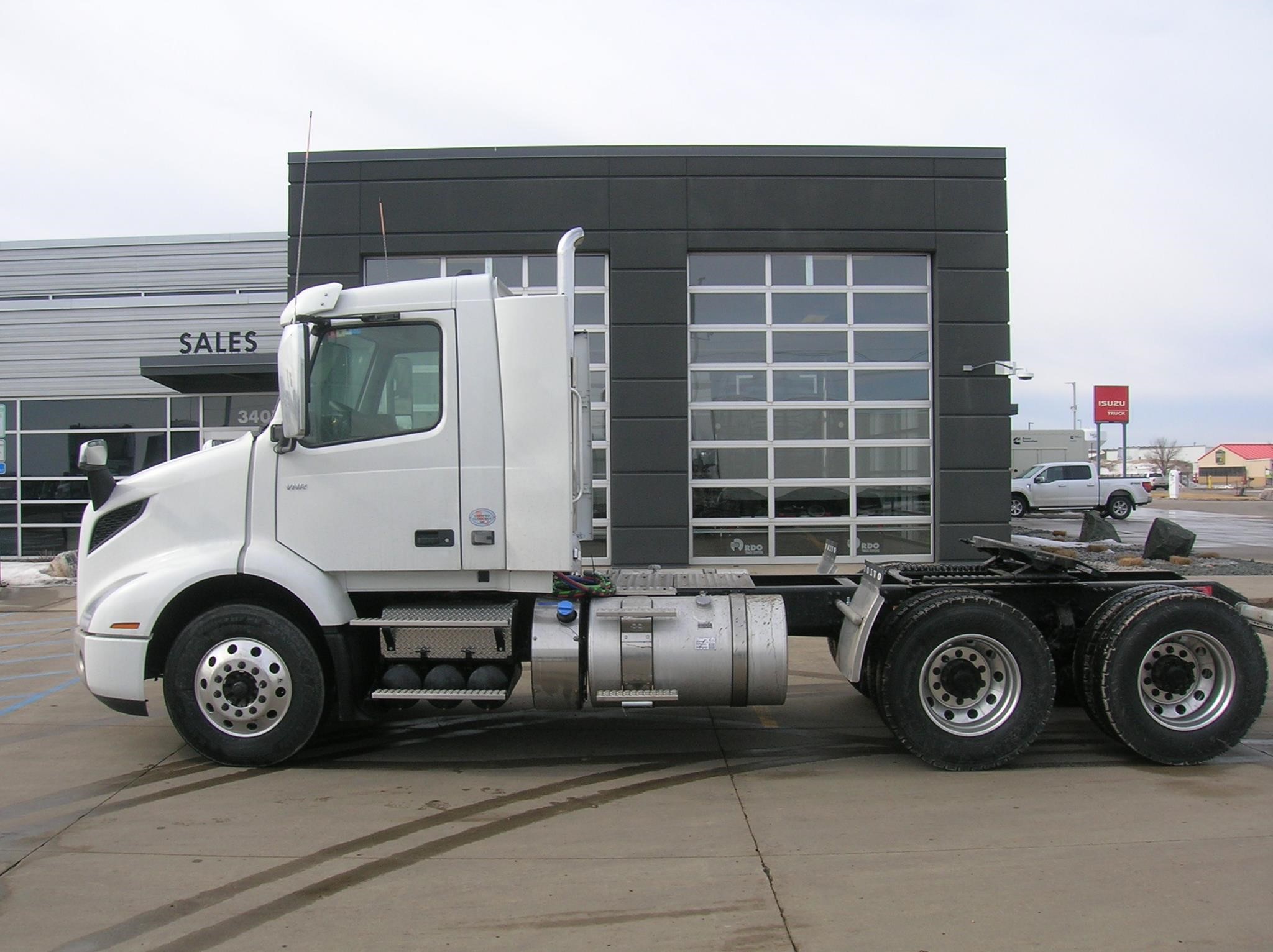 2026 VOLVO VNR64T300 - image 5 of 6