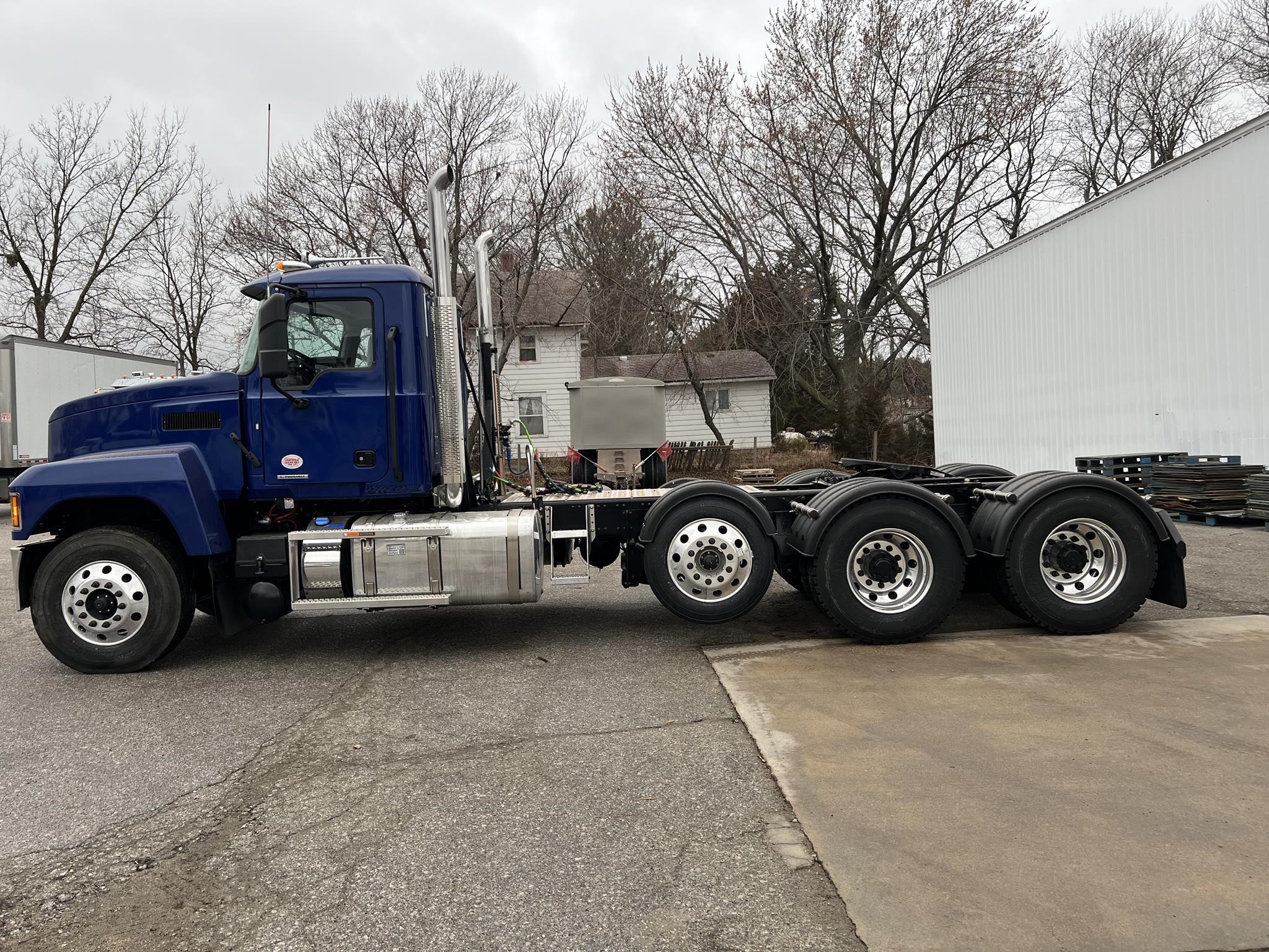 2025 MACK PINNACLE 84T - image 2 of 6