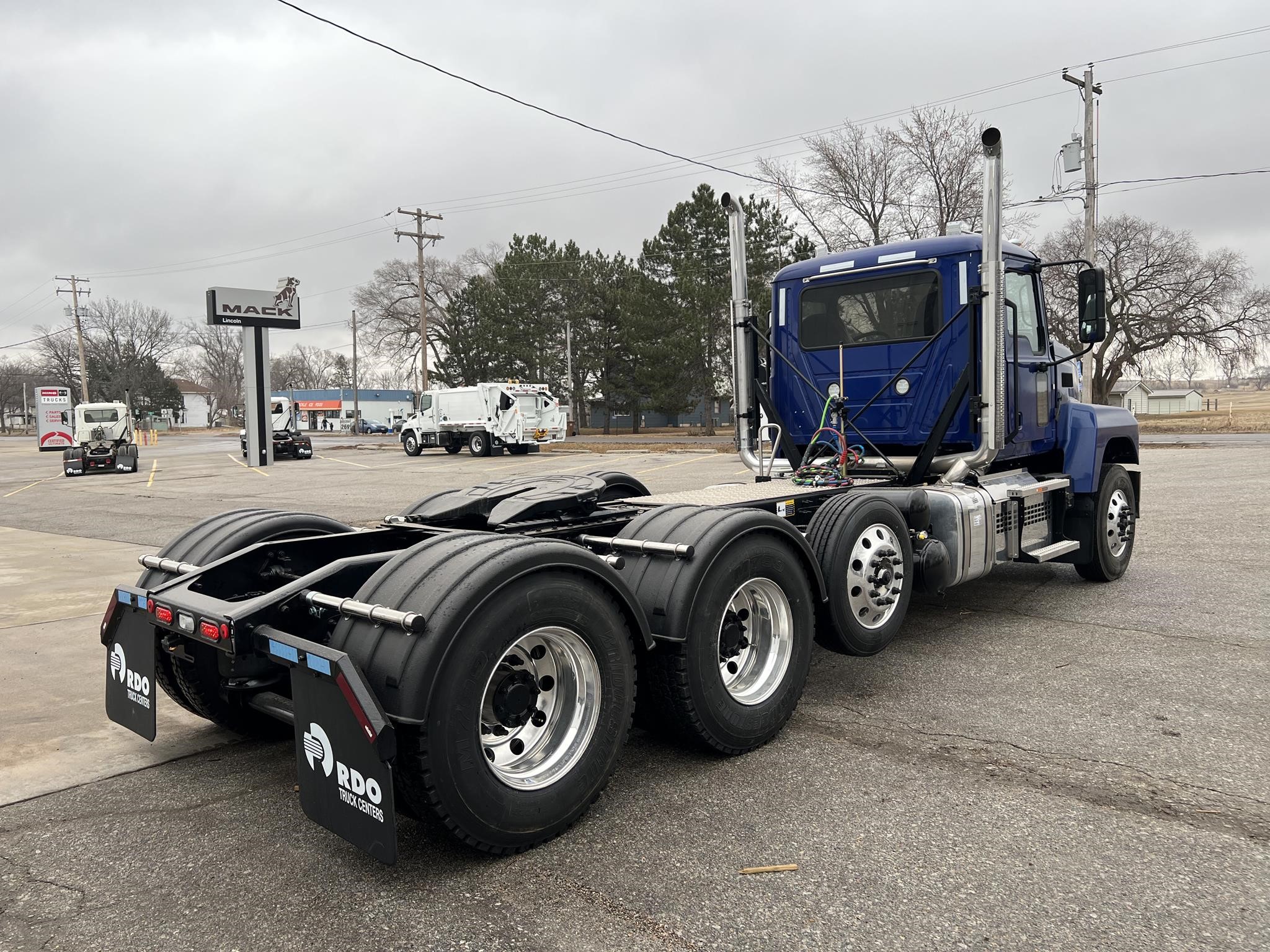 2025 MACK PINNACLE 84T - image 5 of 6