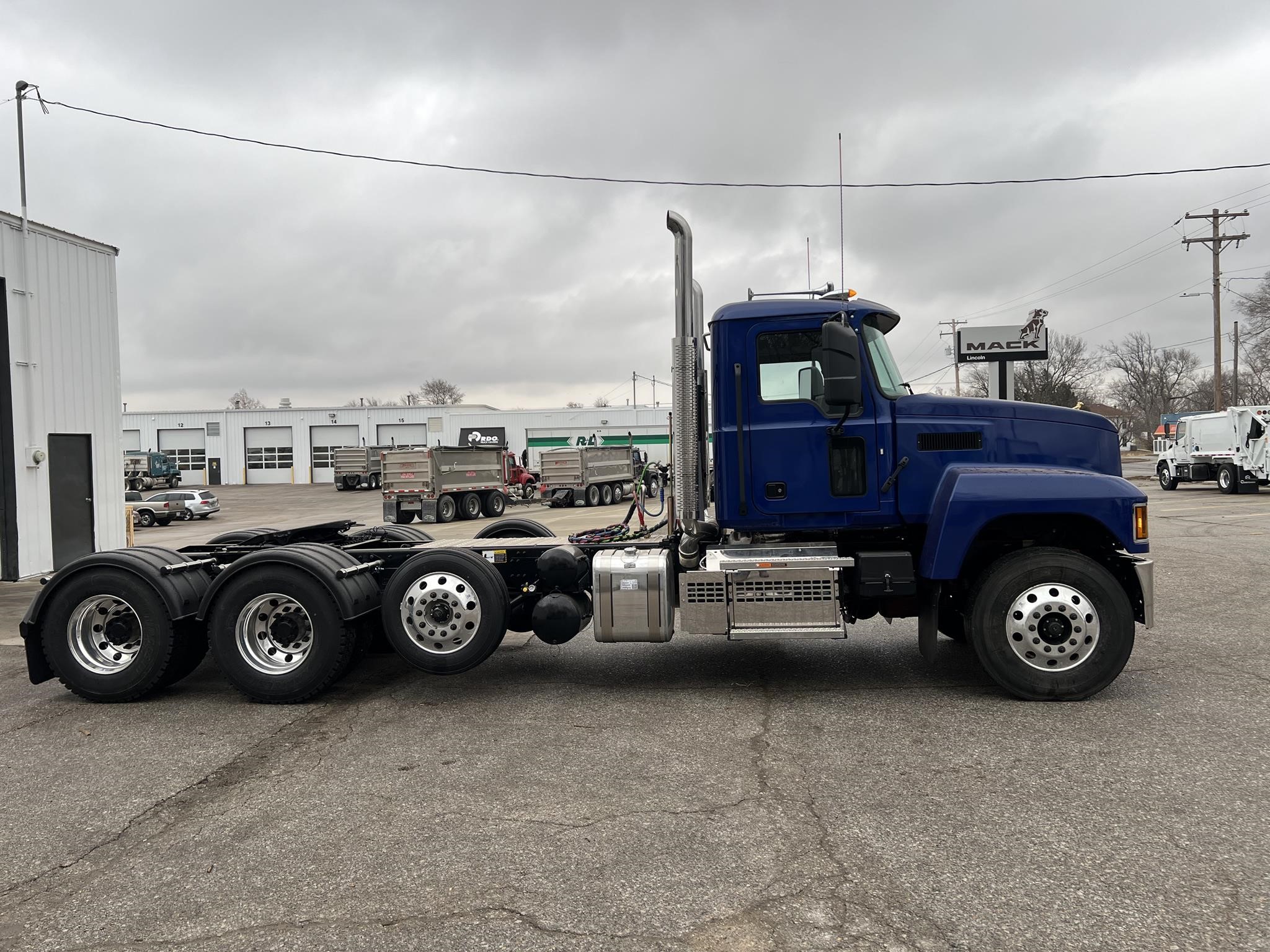 2025 MACK PINNACLE 84T - image 6 of 6