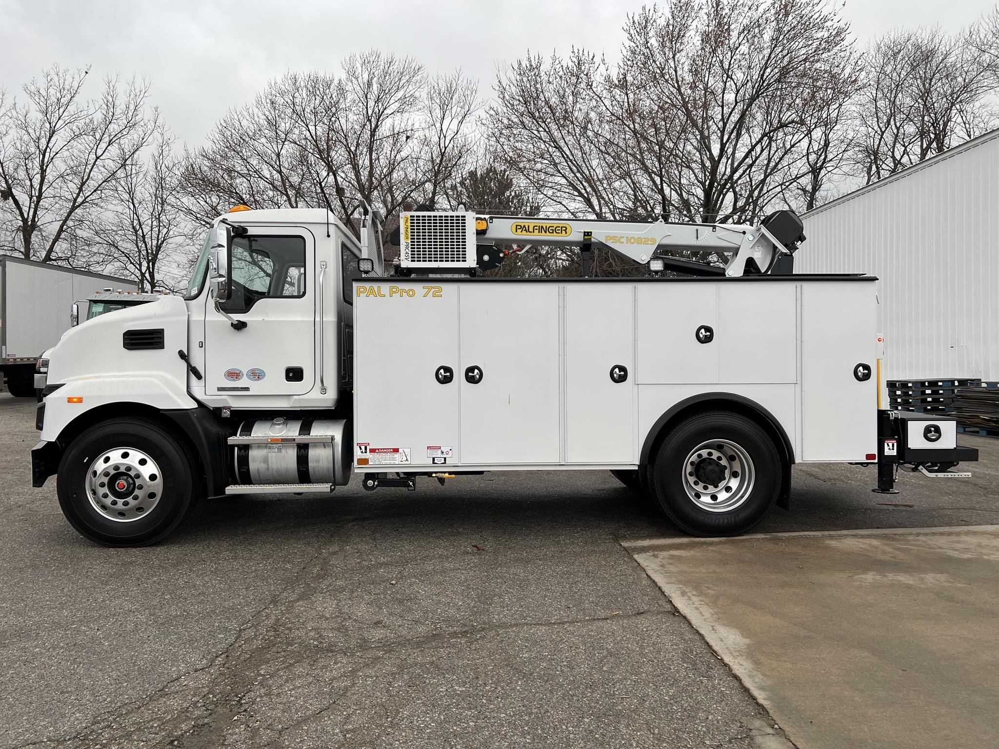 2025 MACK MD7 - image 2 of 6